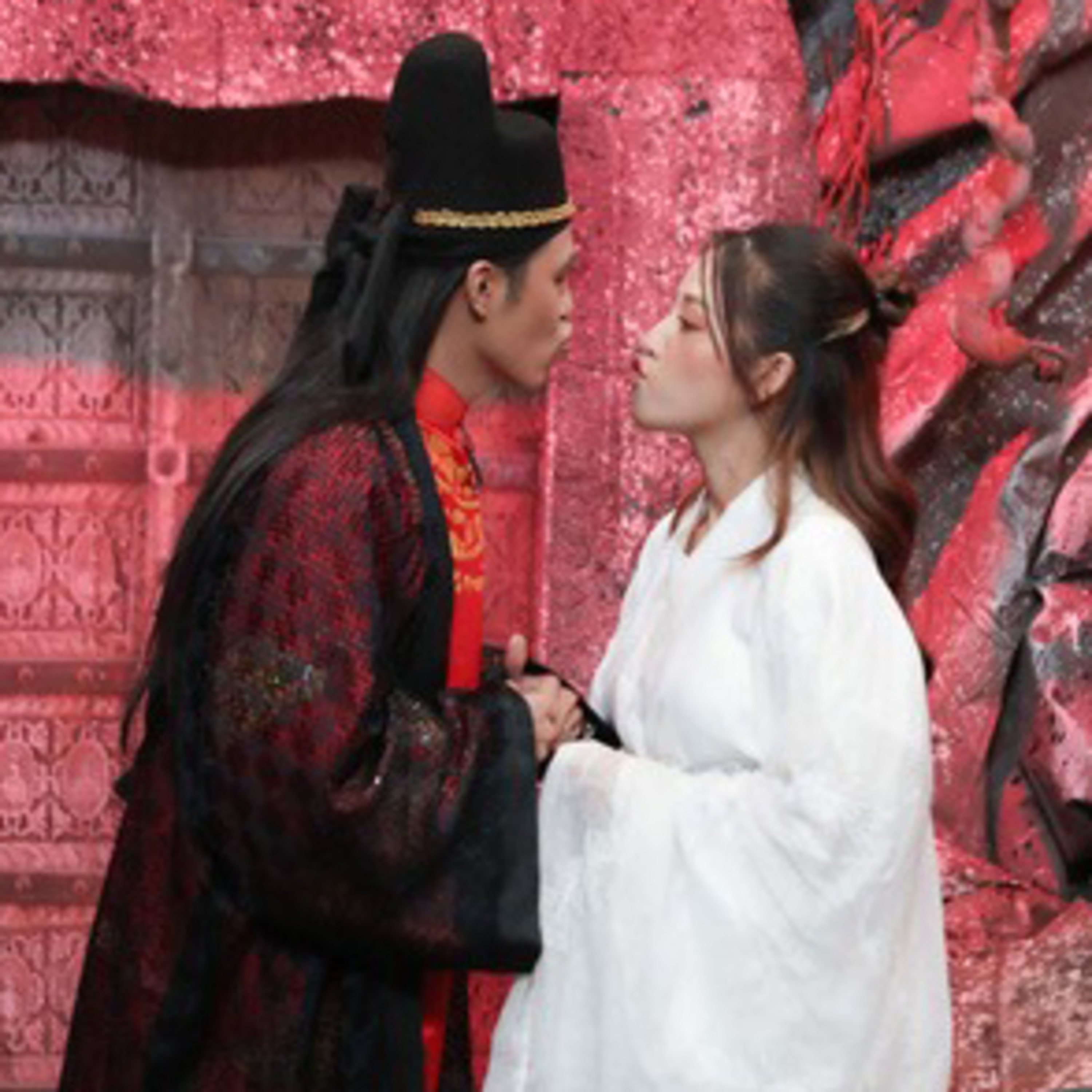 Gin Tuấn Kiệt và Puka công khai hẹn hò, hôn nhau trên show truyền hình episode artwork