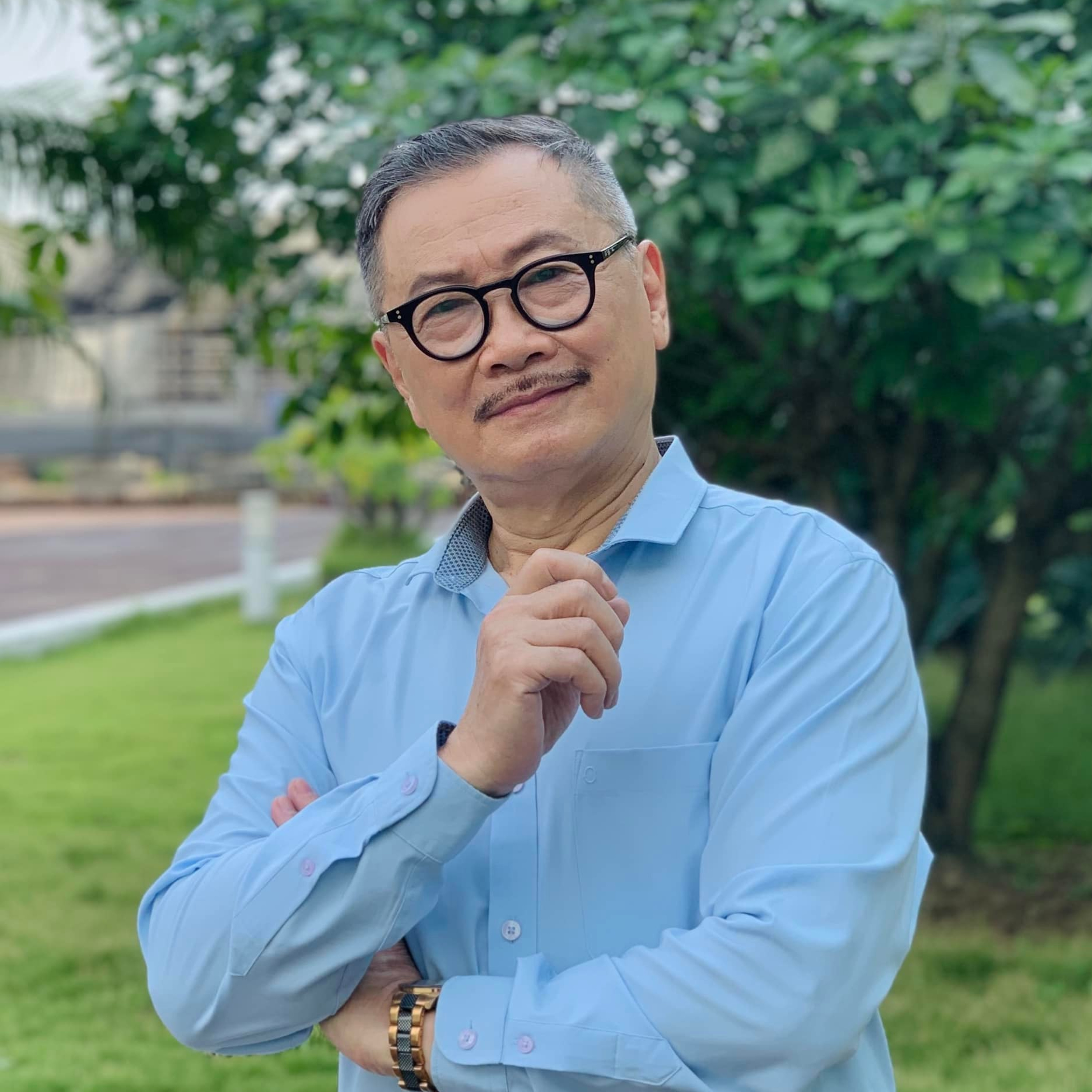 NSƯT Trần Đức - Ông trùm phản diện màn ảnh Việt nhưng ngoài đời cưng vợ hết nấc episode artwork
