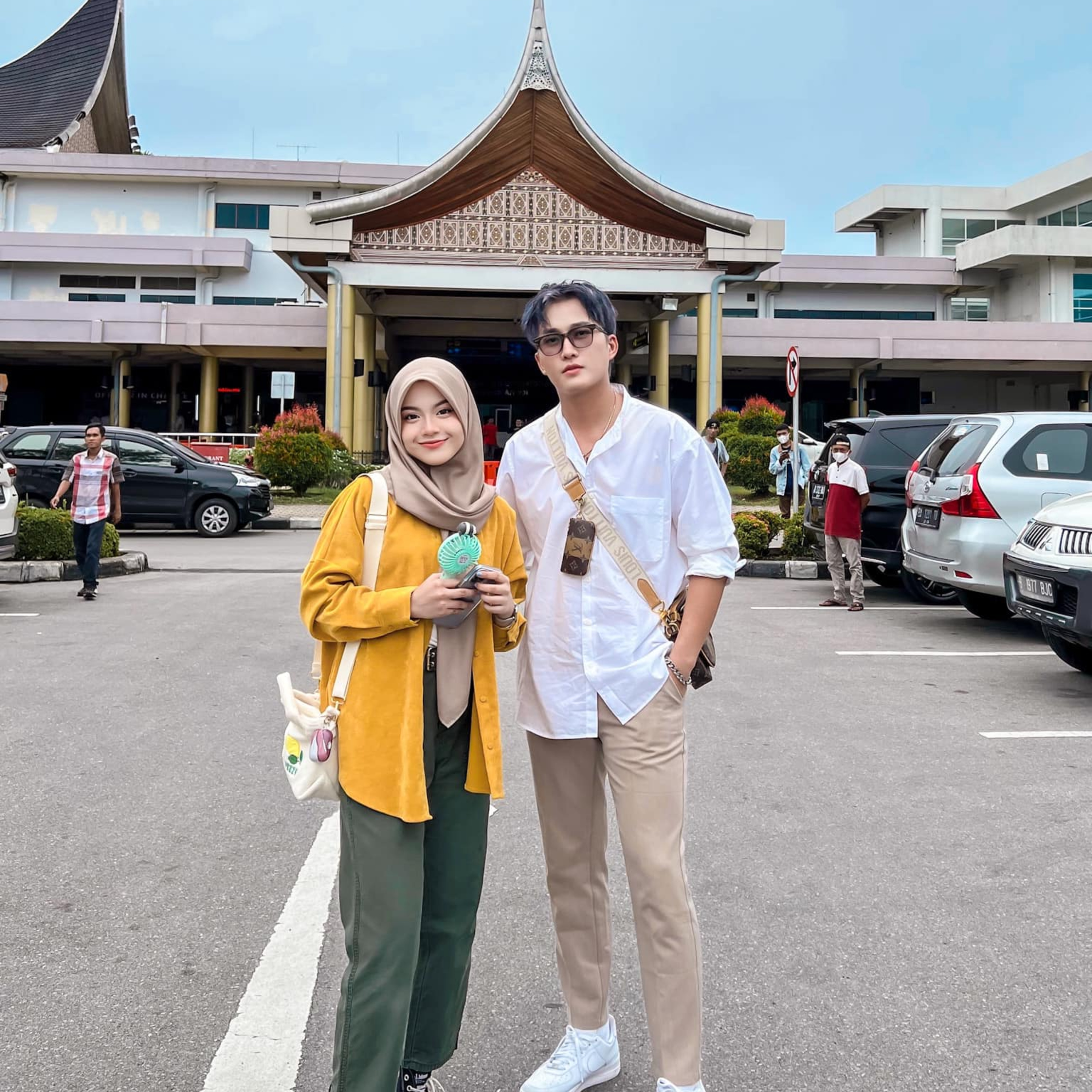 TikToker Mạnh Tiến Khôi đăng 7749 clip với hotgirl Indonesia: Vẽ chuyện tình giống Đạt Villa? episode artwork