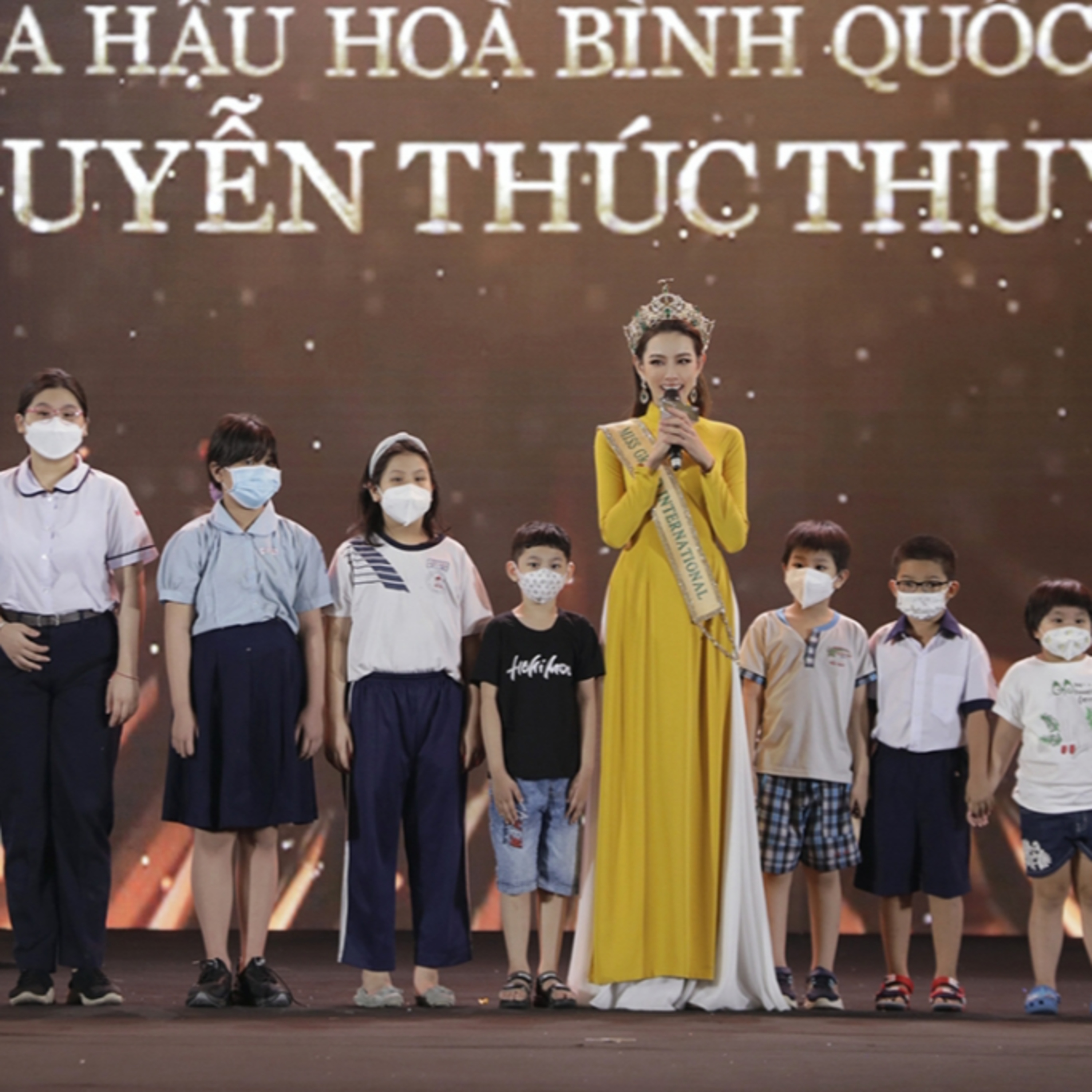 Hoa hậu Thùy Tiên làm mẹ của 15 đứa trẻ, tiết lộ gu đàn ông - Quang Linh Vlog có đủ tiêu chuẩn? episode artwork