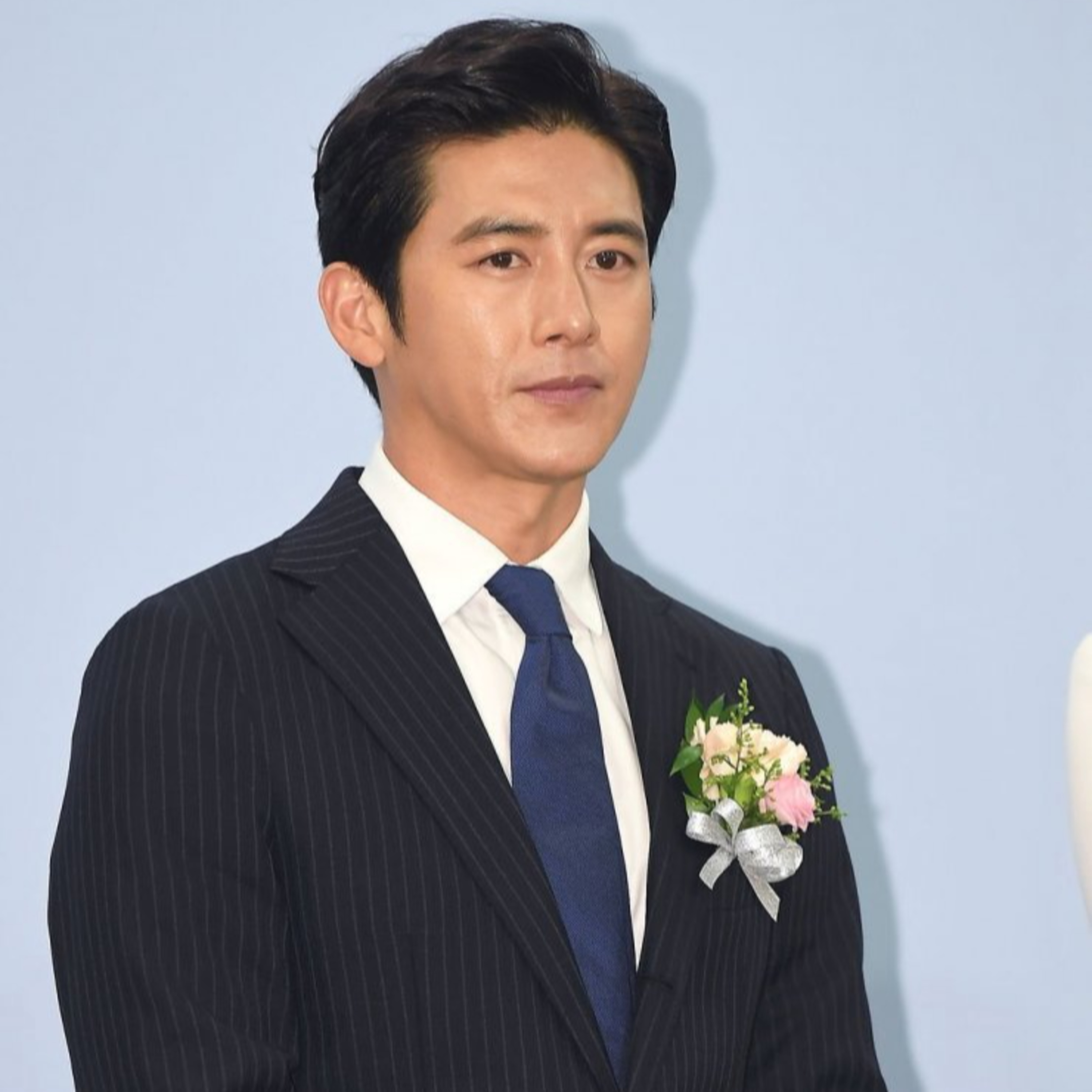 Go Soo - Nam thần có đời tư sạch nhất Kbiz, yêu vợ chiều con, U50 vẫn đẹp đến nao lòng episode artwork