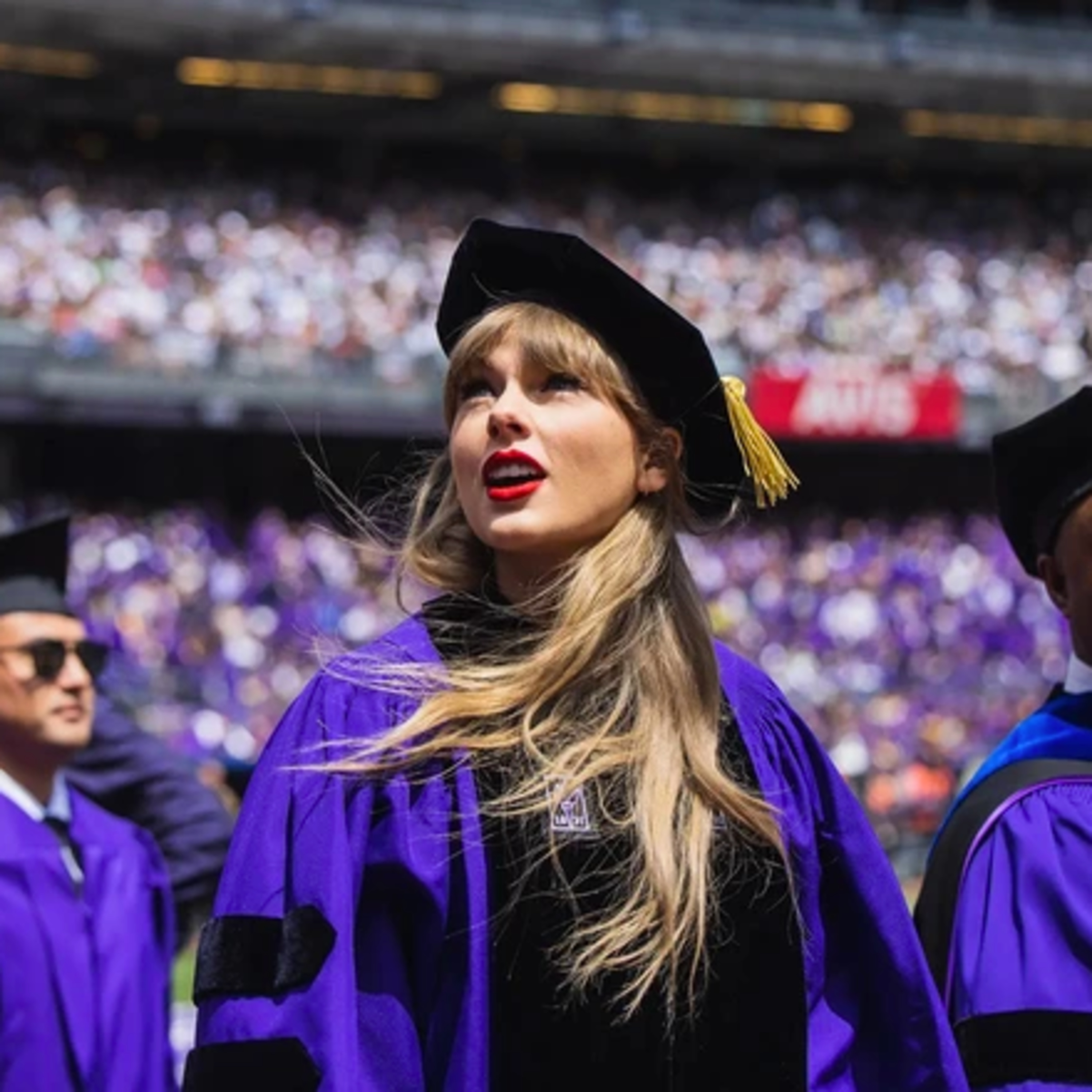 Taylor Swift, Emma Watson và những sao Hollywood vừa giàu vừa có học vị cao  episode artwork