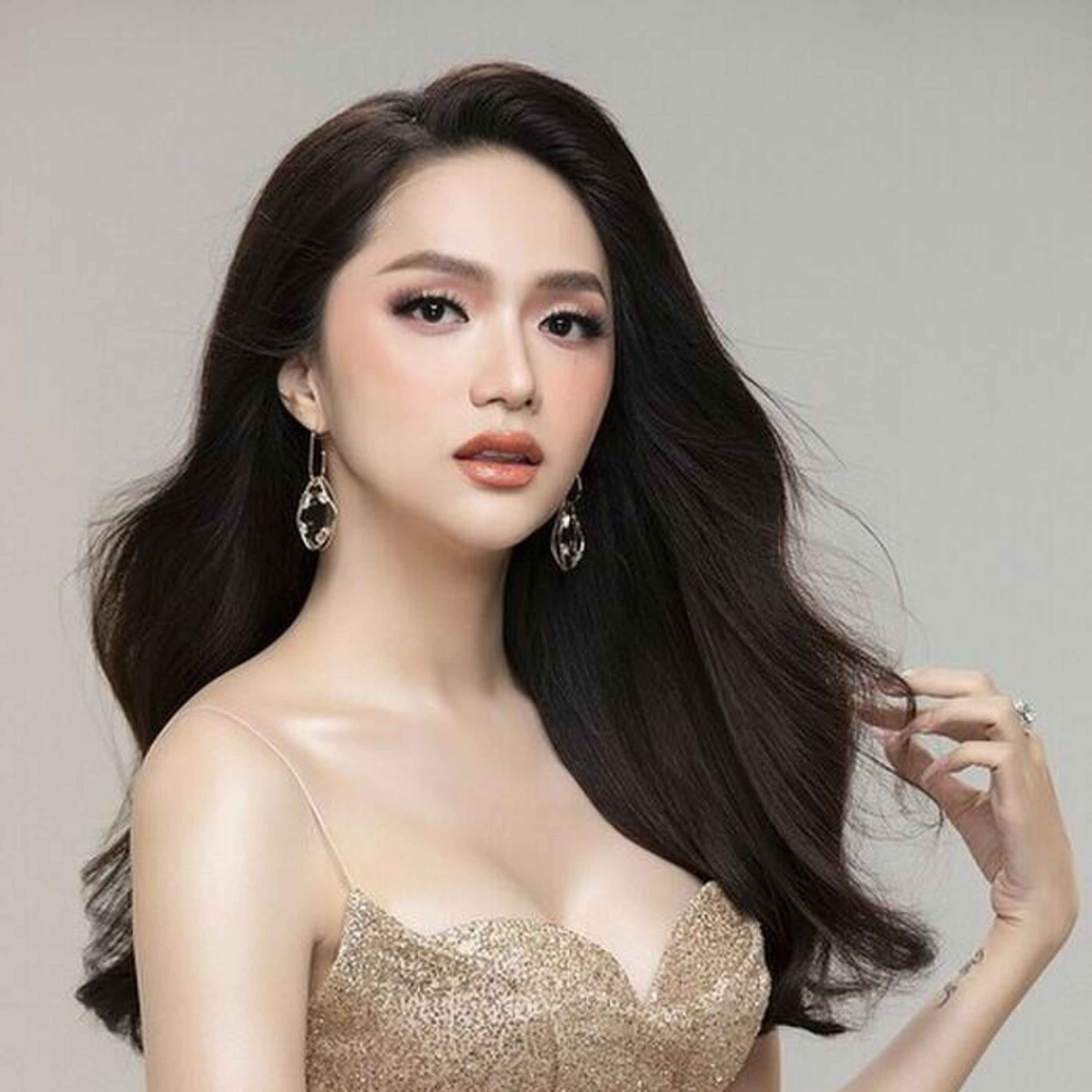 Hương Giang nhận về rổ 'gạch đá' vì tự nhận: 'Sự nghiệp âm nhạc chỉ toàn là hit thôi' episode artwork