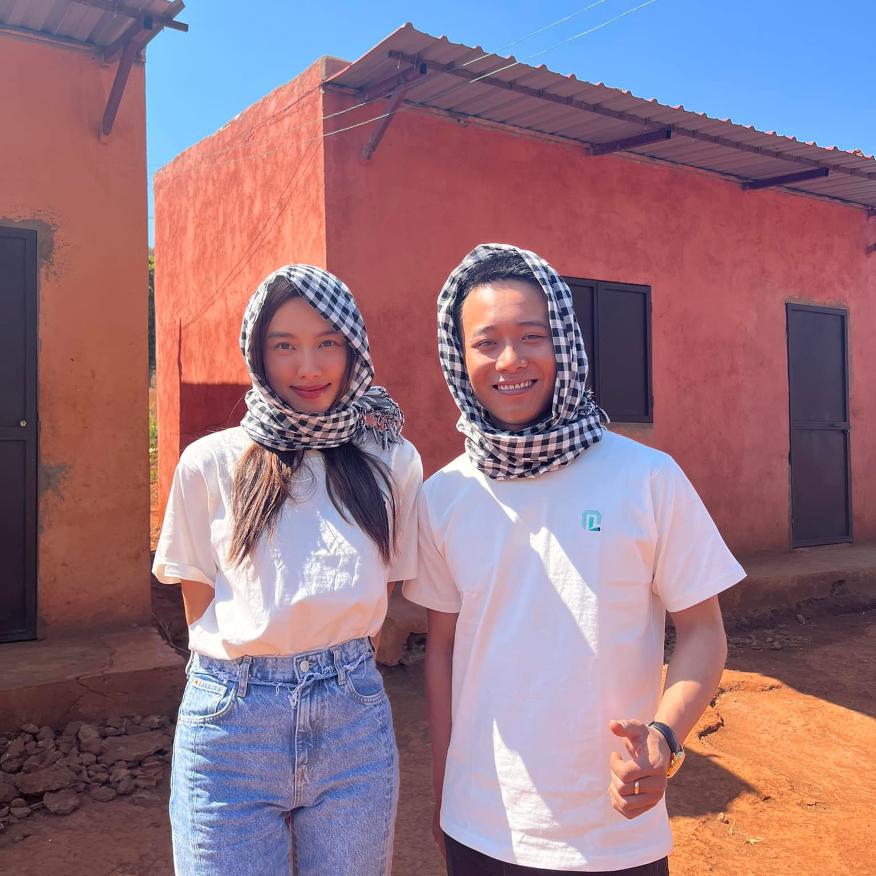 Thùy Tiên đi Angola vì có Quang Linh Vlog, kể về nụ hôn năm 17 tuổi, muốn nửa kia xưng hô “anh - bé” episode artwork