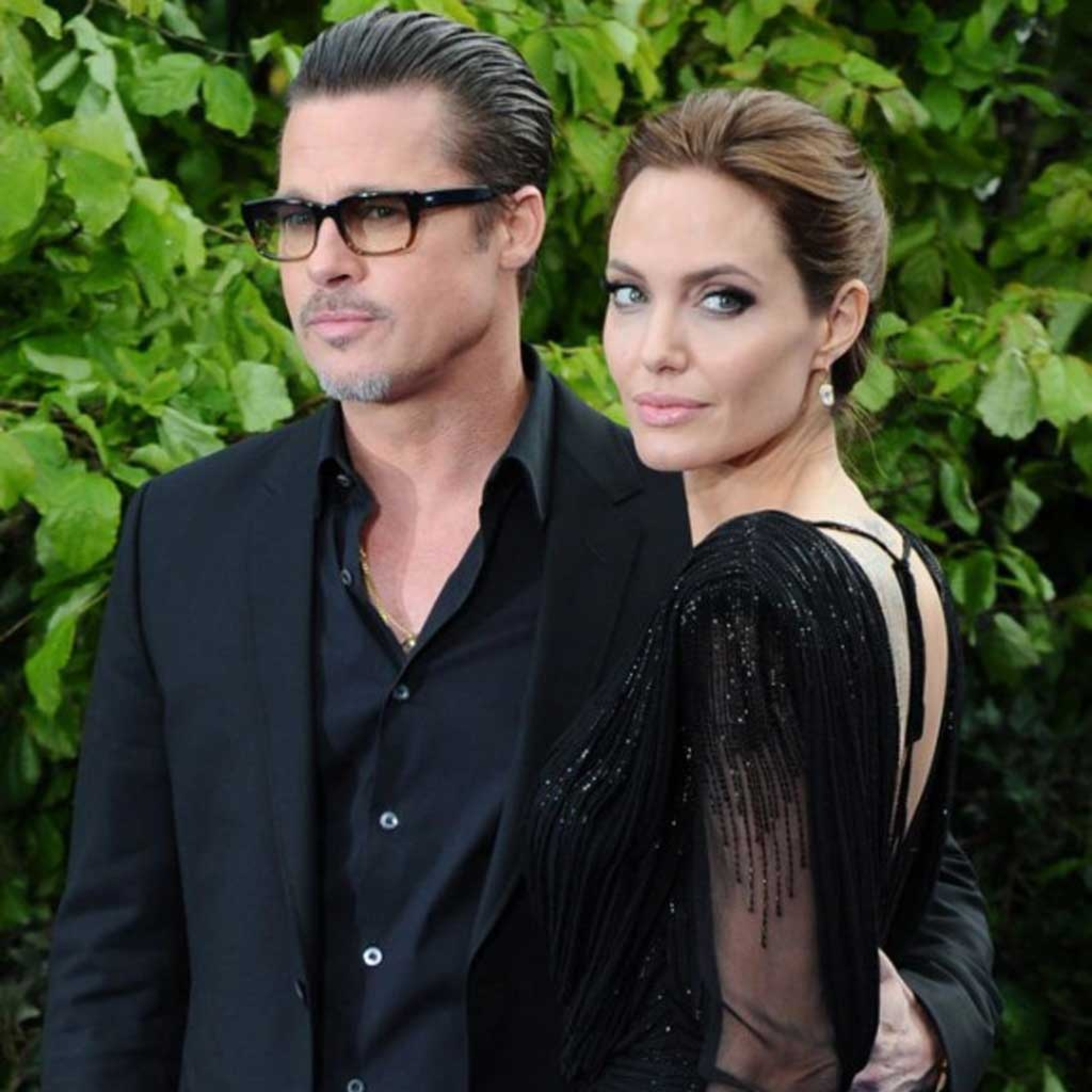Brad Pitt cáo buộc bị Angelina Jolie "báo thù" episode artwork