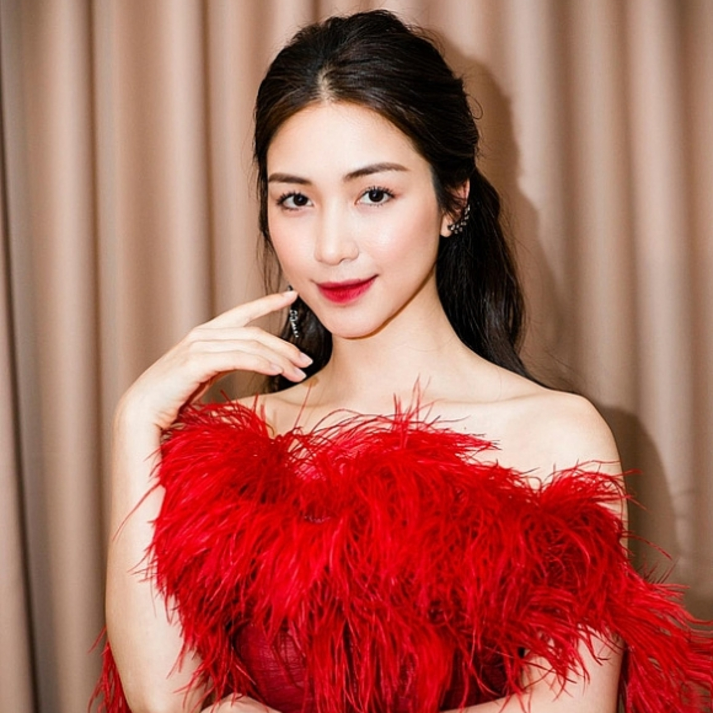 Hòa Minzy xúc động chia sẻ: “Năm ngoái ngồi đây còn hạnh phúc, giờ đã là mẹ đơn thân” episode artwork