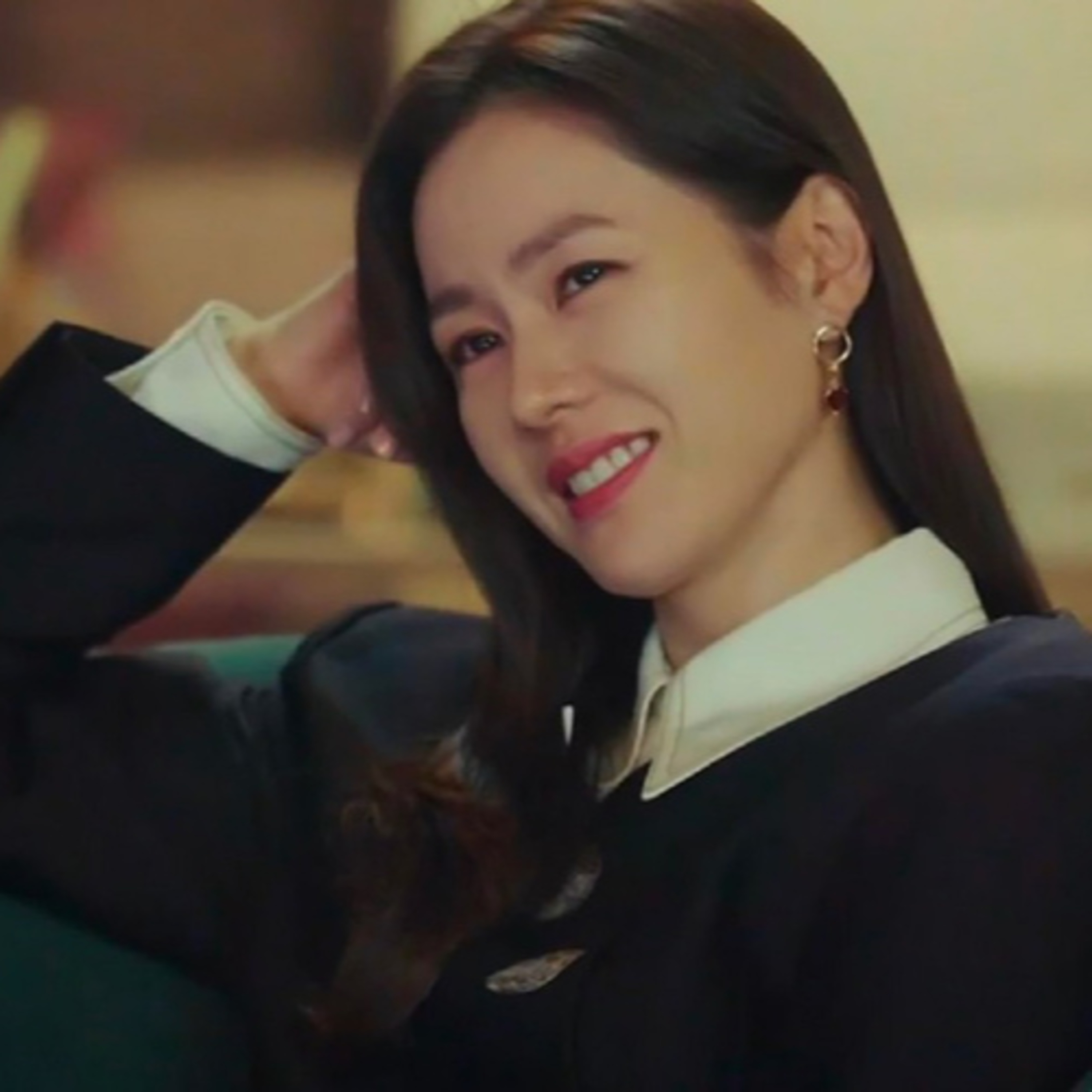 Son Ye Jin để lộ hành động cực ngọt dành cho Hyun Bin khiến cả dàn sao trêu ghẹo episode artwork