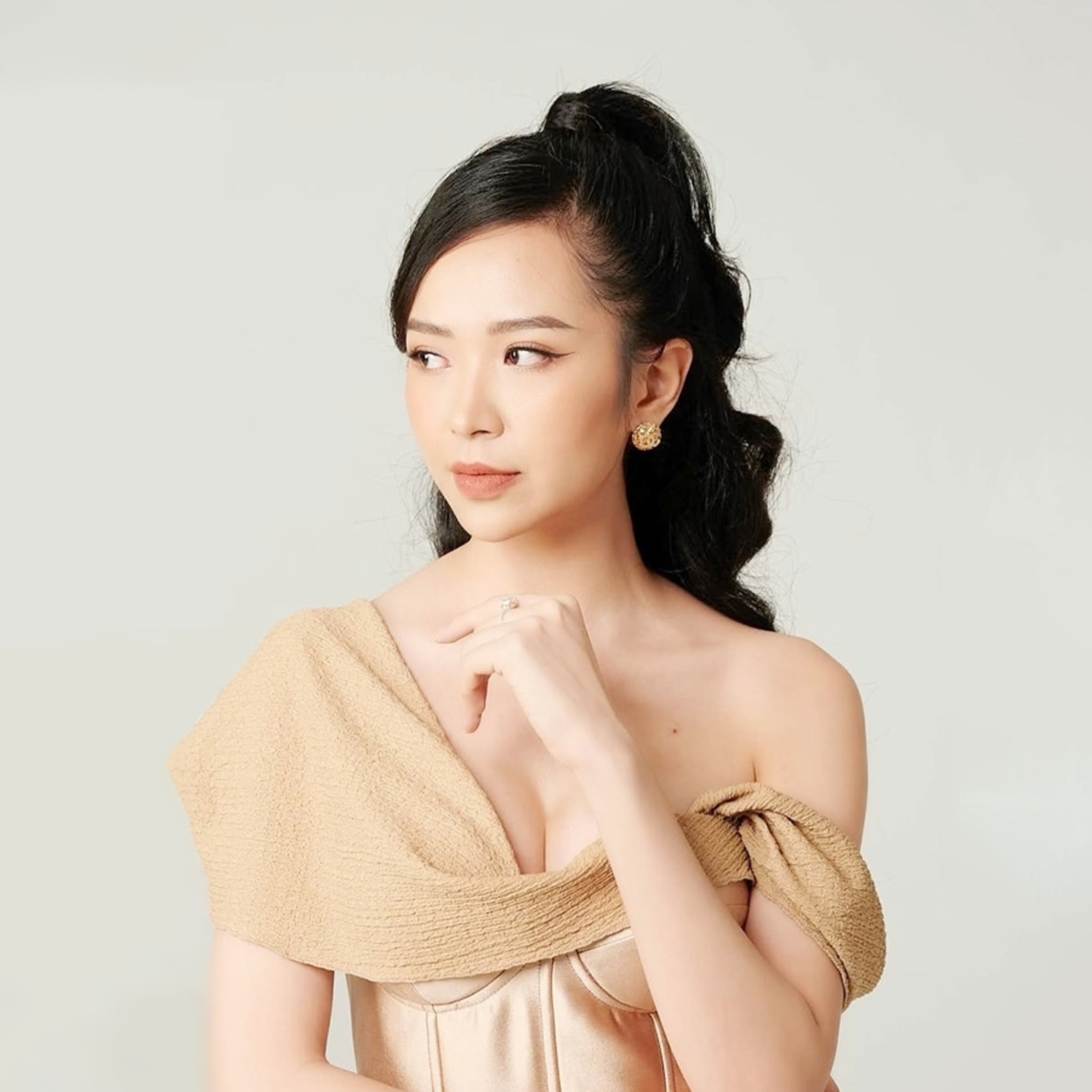 Kim Oanh - Người tình nóng bỏng của MC Phan Anh trong 'Lối nhỏ vào đời' là ai? episode artwork