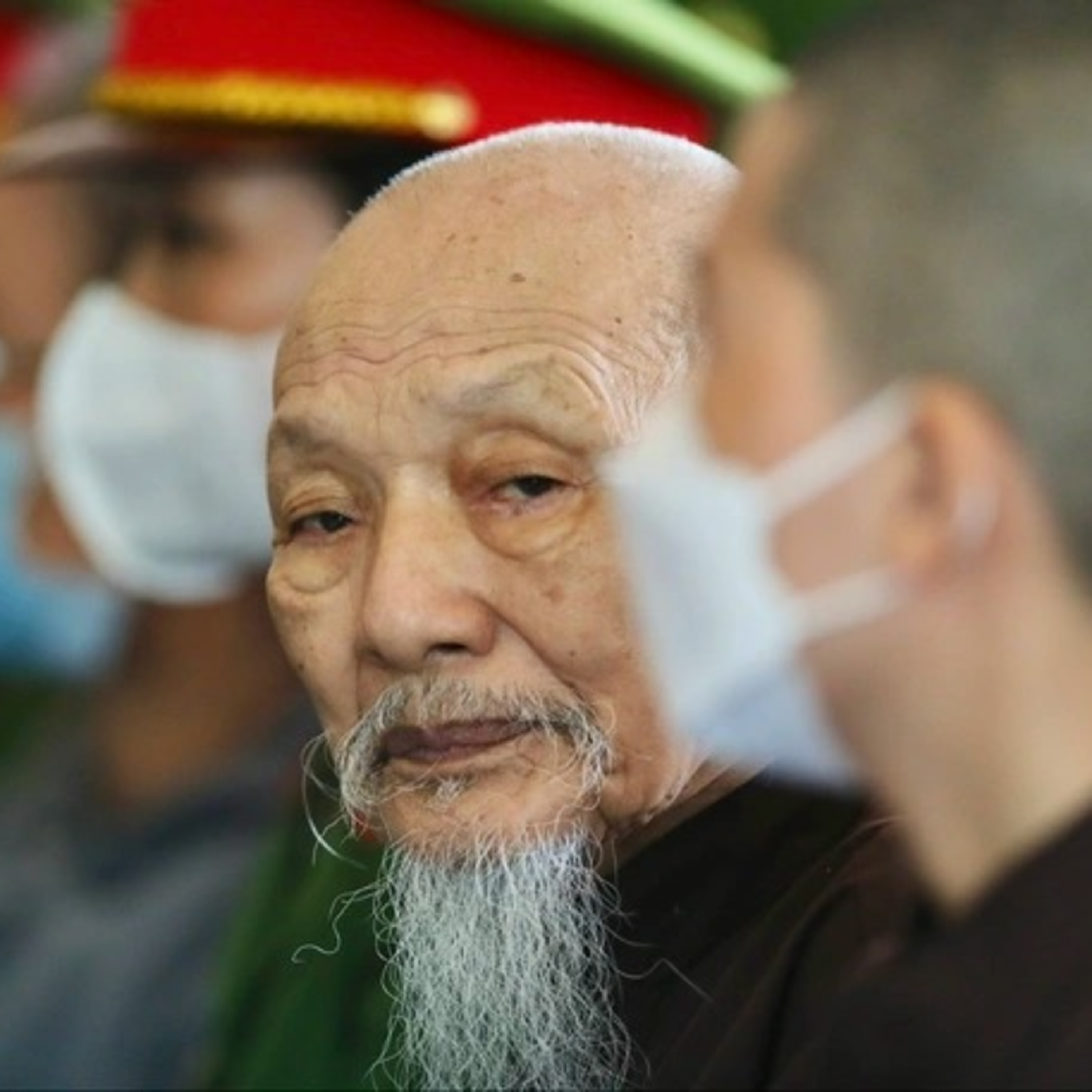 Lê Tùng Vân khai nhận đang chờ lấy vợ - phản ứng của “đồng bọn” tại phiên tòa càng gây bất ngờ episode artwork