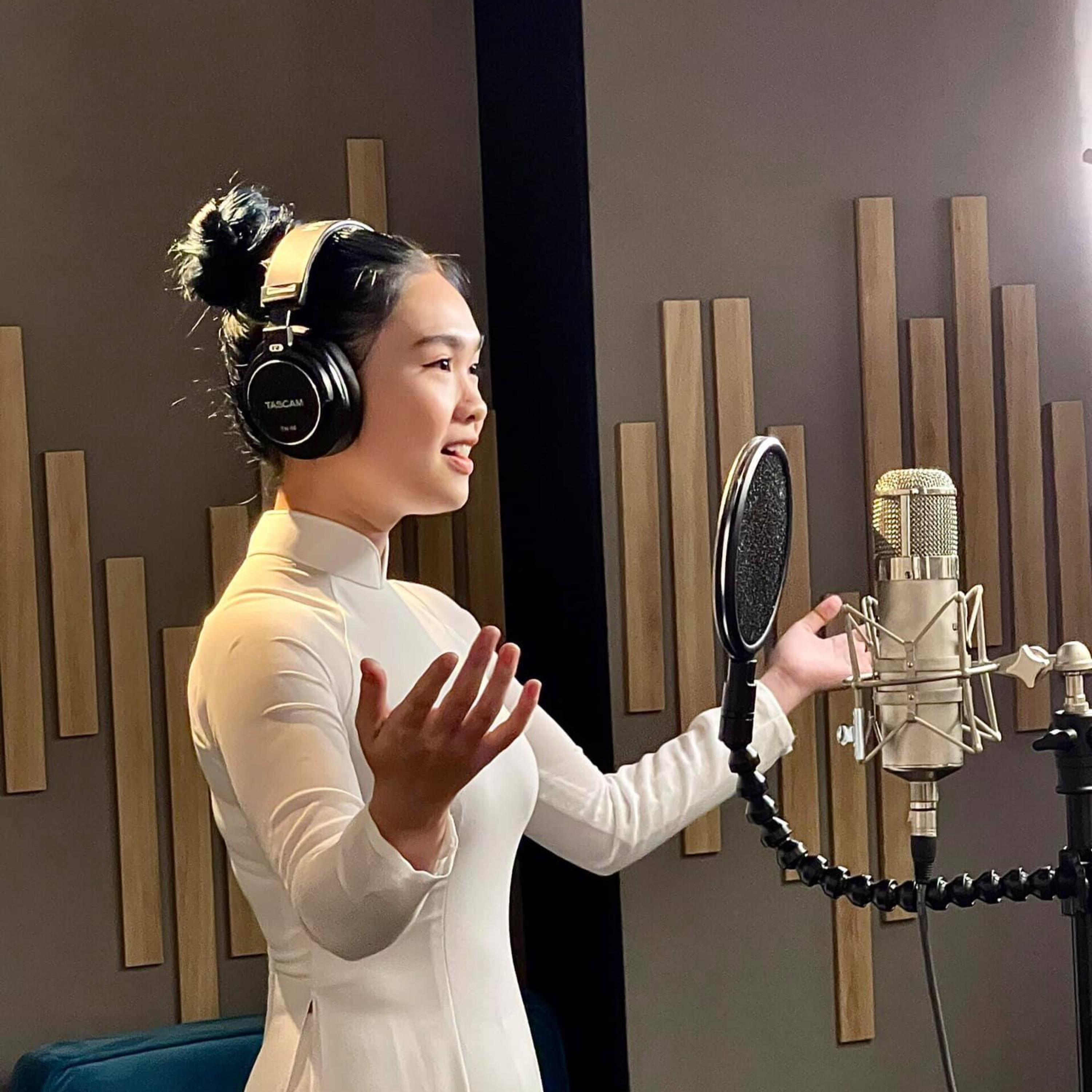 Thiện Nhân 'đụng độ' Hương Tràm: Hai quán quân được đưa lên bàn cân episode artwork