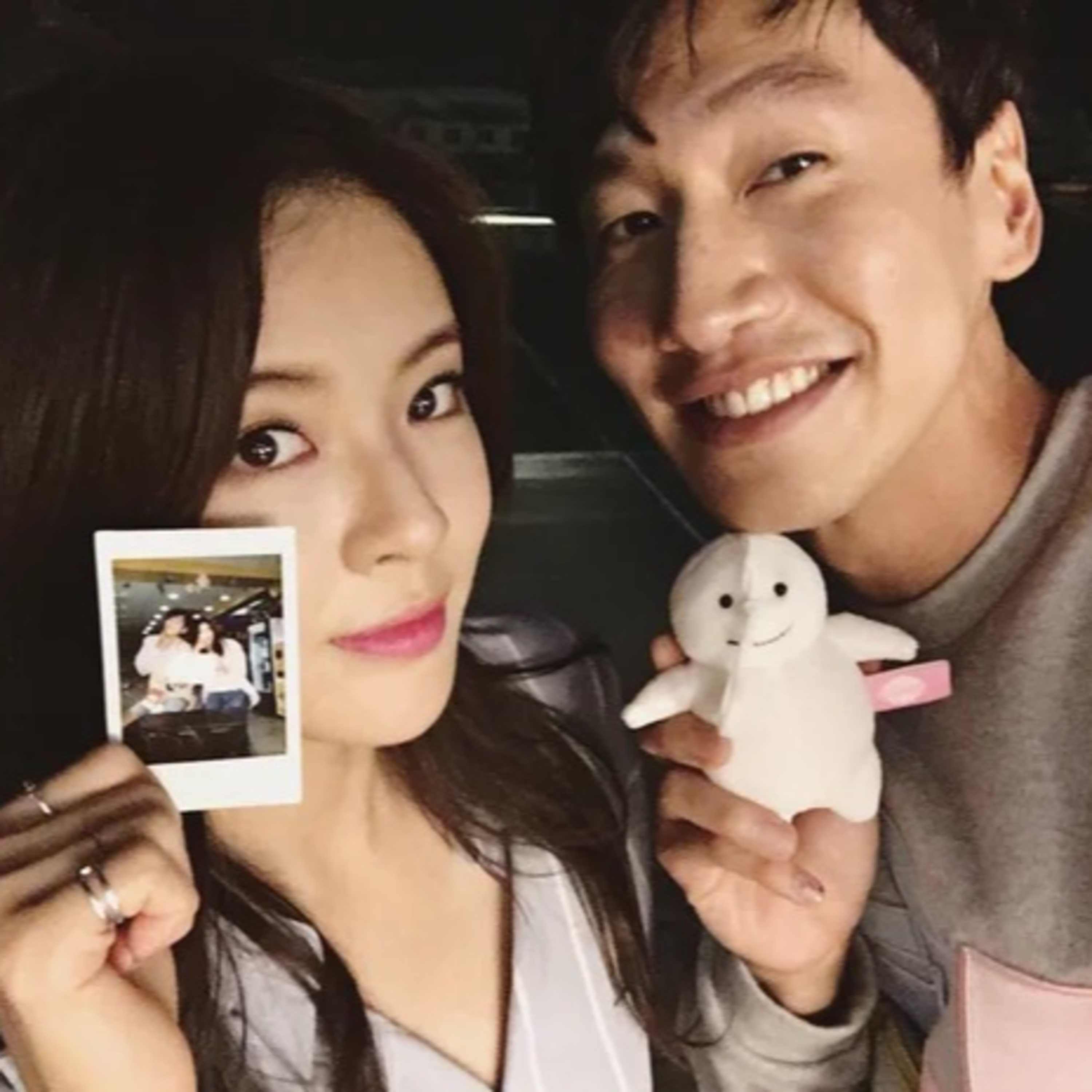 Lee Kwang Soo và Lee Sun Bin lần đầu lộ ảnh hẹn hò, cử chỉ hé lộ tình trạng hiện tại episode artwork