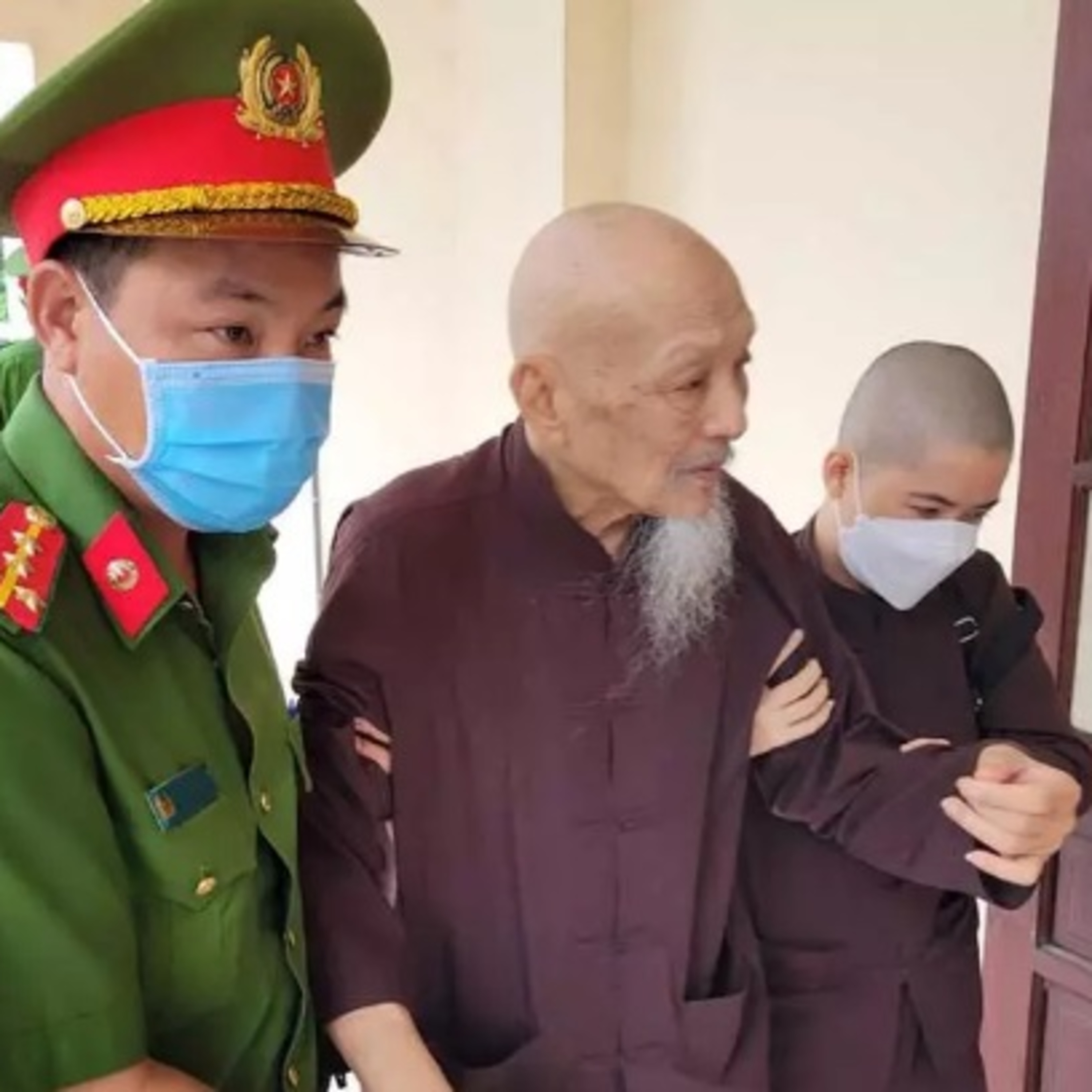 Lê Tùng Vân được "thần thánh hoá" là bậc vĩ nhân, lãnh án 5 năm "nhập kho" dù gần đất xa trời episode artwork