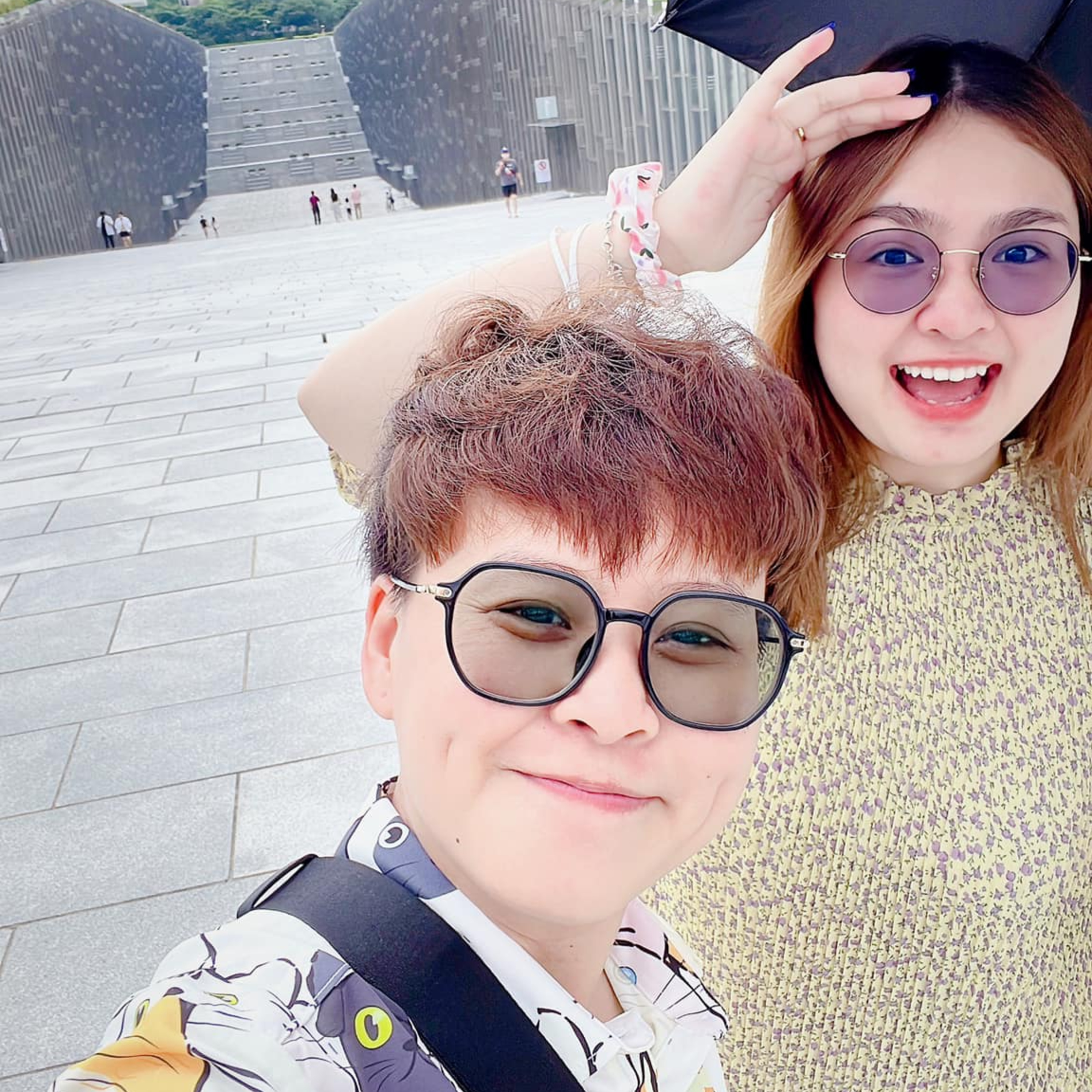 Thiện Nhân khoe ảnh người yêu đồng giới ôm hôn thắm thiết tại Hàn Quốc giữa ồn ào với gia đình episode artwork