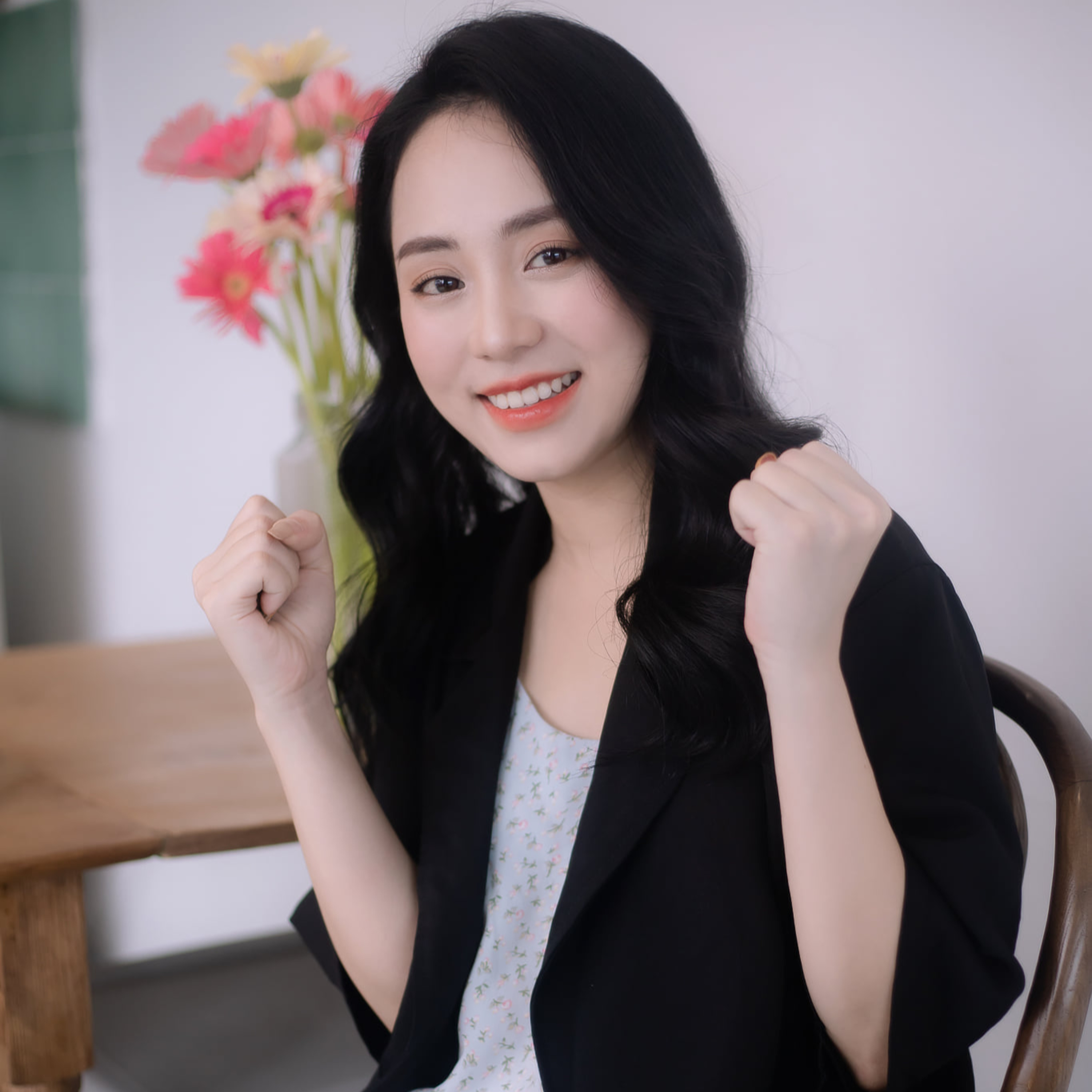 "Cô giáo" Minh Thu và cuộc sống hiện tại sau 1 năm gây bão mạng episode artwork