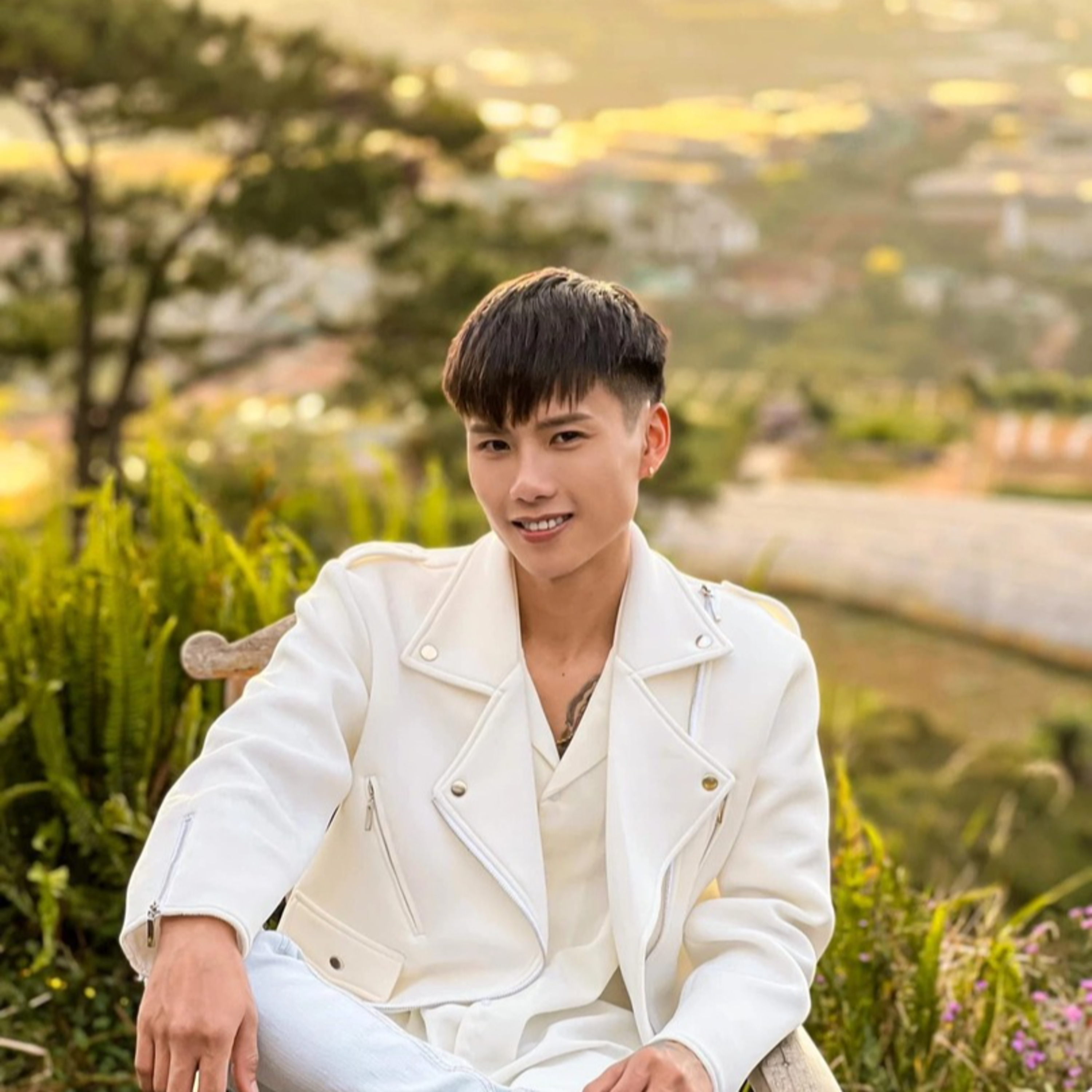Đạt Villa luyện thanh, tập hát để làm ca sĩ, khán giả hoảng hồn vì giọng hát live gây “lú” episode artwork