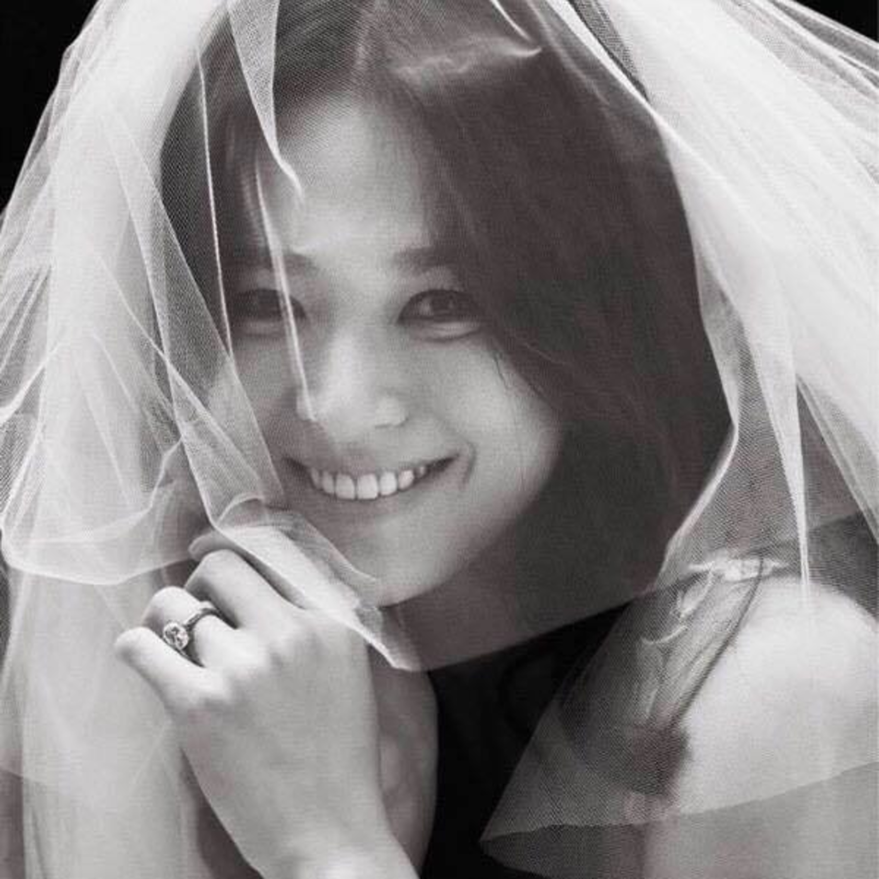 Song Hye Kyo được minh oan, không chảnh như lời đồn, bị soi vẫn đeo nhẫn cưới của Song Joong Ki?  episode artwork