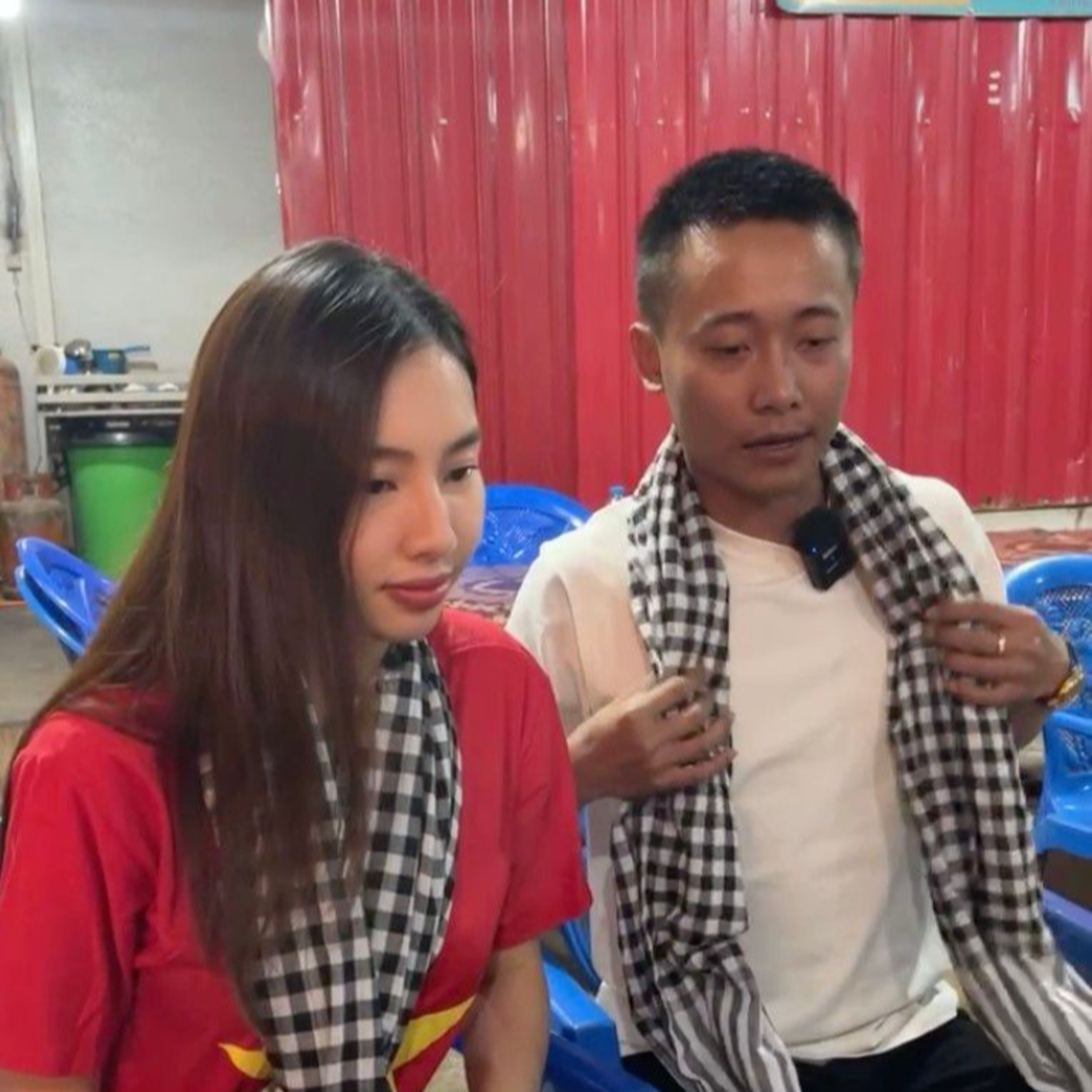 Quang Linh bị bắt gặp nhìn Thùy Tiên bằng ánh mắt của kẻ si tình: 3 phần ấm áp, 7 phần nuông chiều episode artwork