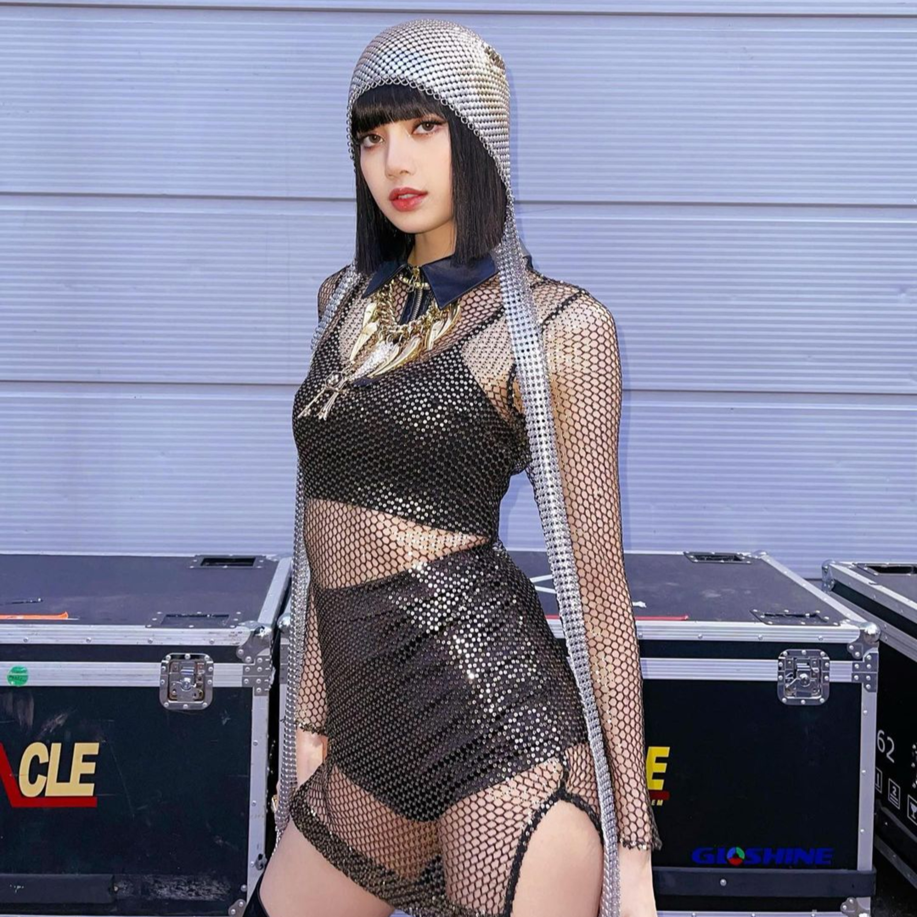 Lisa làm nên lịch sử trước thềm BLACKPINK comeback, trực tiếp đối đầu với cả BTS episode artwork