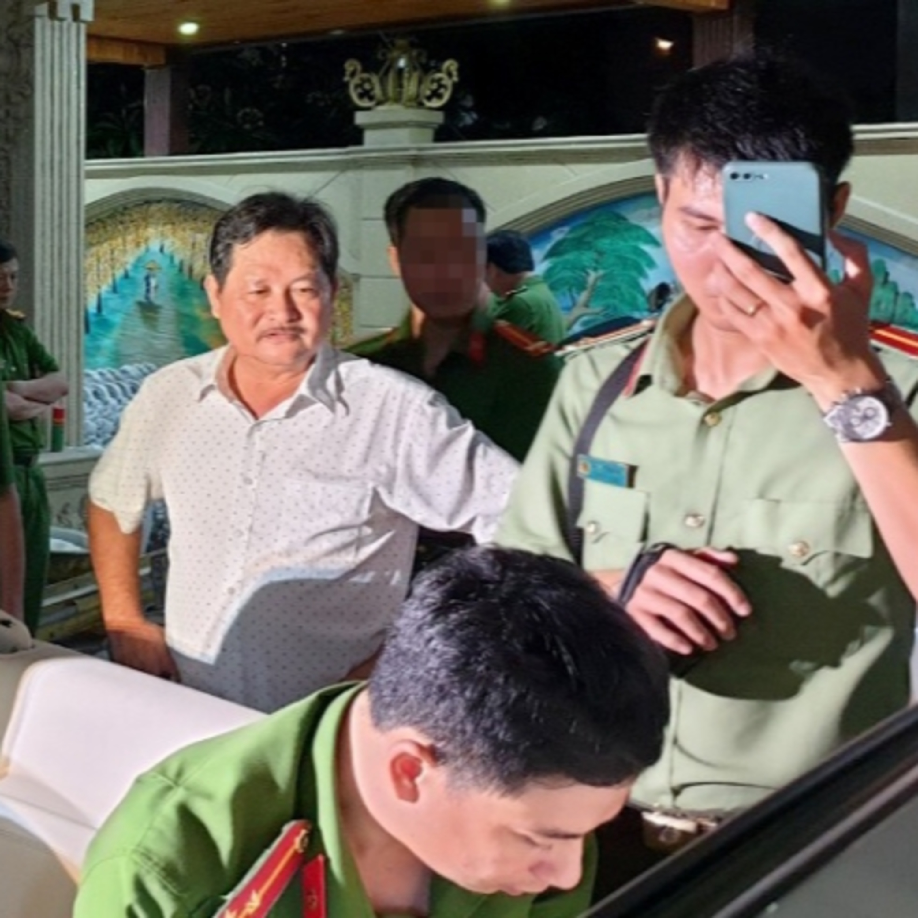 Bà Phương Hằng, Trầm Bê, Phát "dầu" và loạt đại gia sở hữu lâu đài dát vàng nhưng vướng vòng lao lý episode artwork