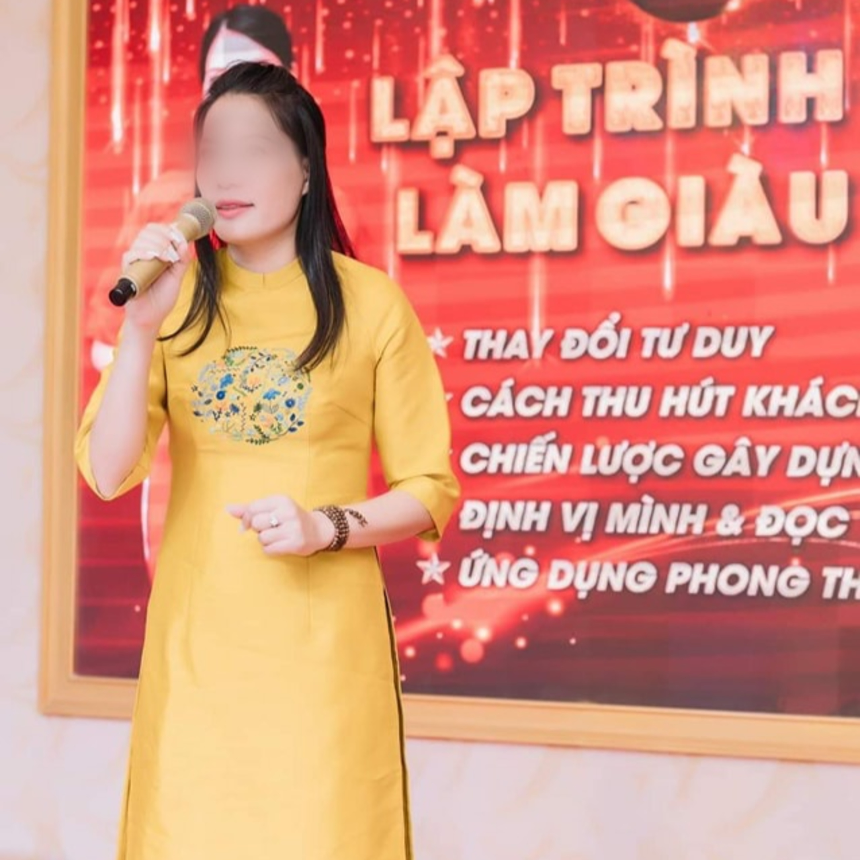 Tìm ra chân dung cô gái cởi coóc-xê chơi team building ở biển Cửa Lò: Hay giảng đạo lý, làm giàu episode artwork