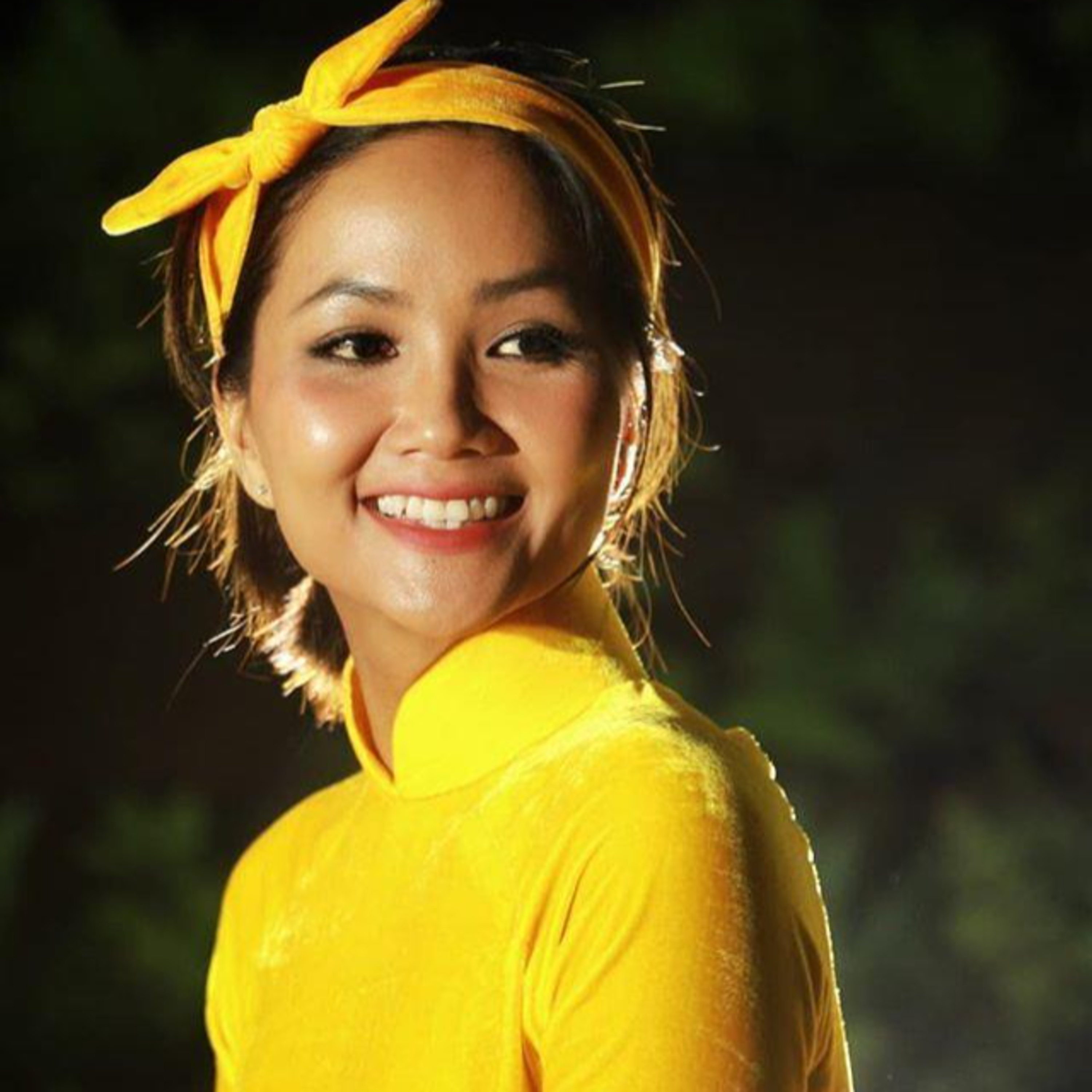 Những lần H’Hen Niê đáp trả “không hiền” khi bị nói giả tạo, so với Thùy Tiên khác “1 trời, 1 vực”?	 episode artwork