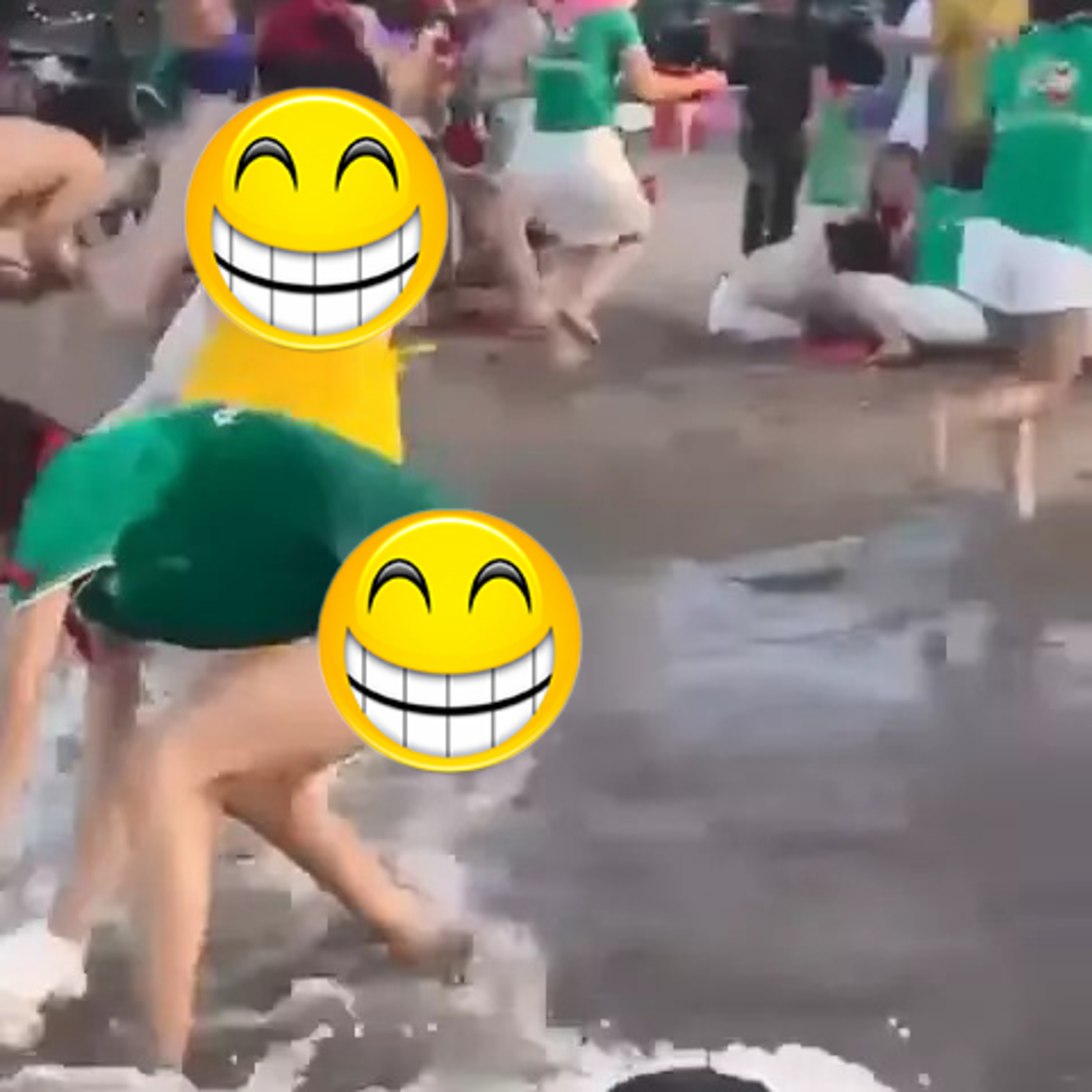 Một phụ nữ cởi áo coóc-xê chơi team building phản cảm bị chồng “tác động vật lý”, vứt quần áo ra sân?	 episode artwork
