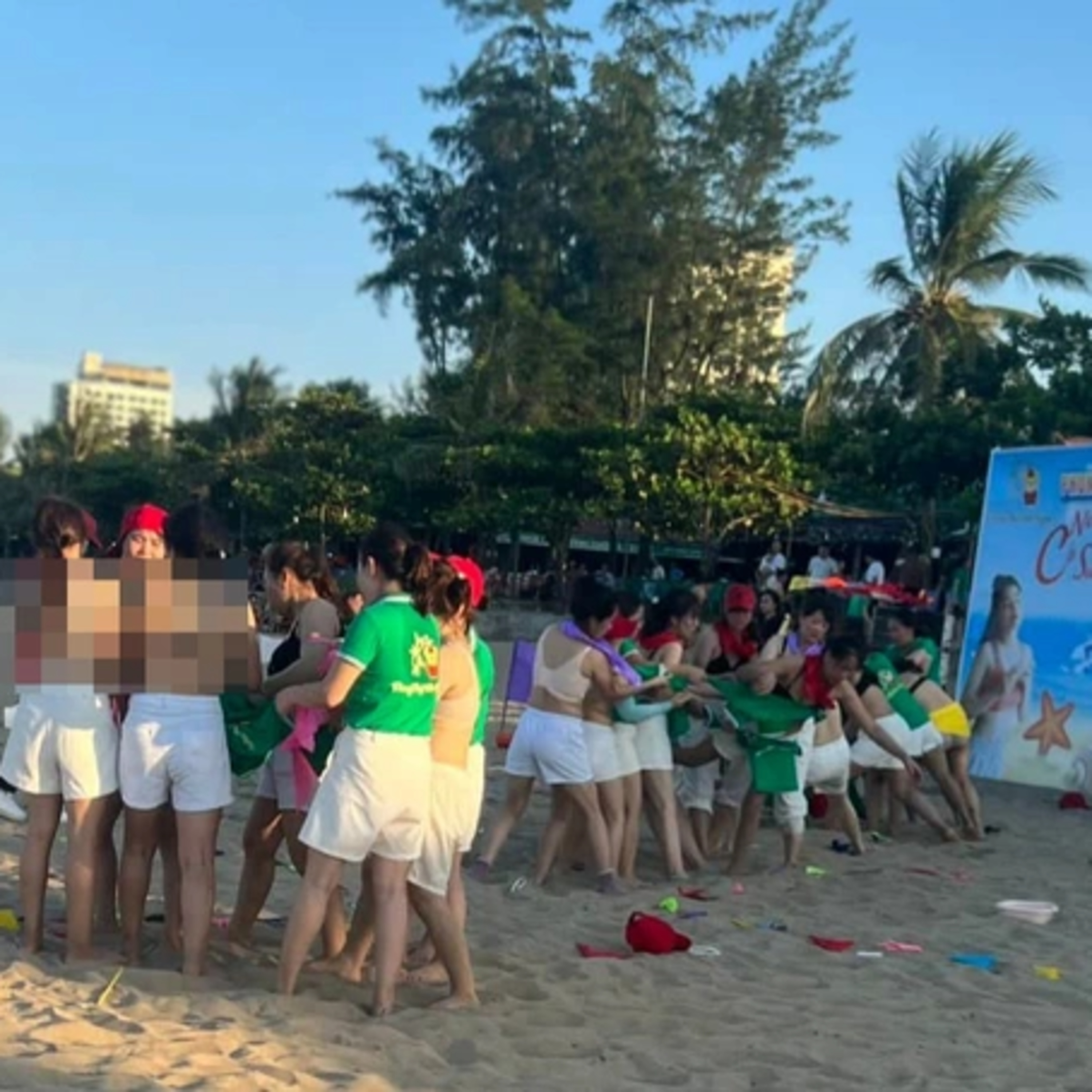 Vụ team building ở biển Cửa Lò: Mỗi người c.ởi áo "con" được thưởng 500 nghìn đồng episode artwork