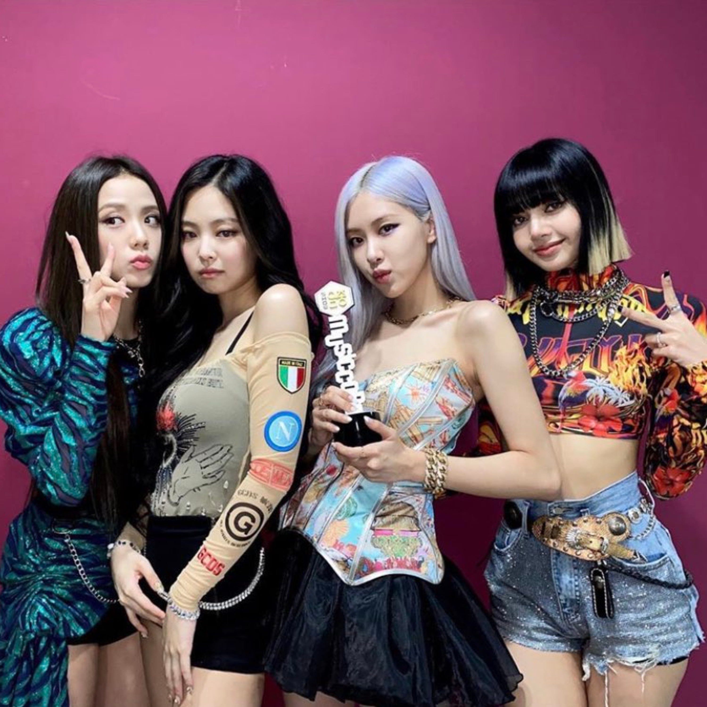 BLACKPINK gặp biến căng, fan Jennie và Lisa “tấn công” nhau vì chuyện chia line hát trong MV mới episode artwork