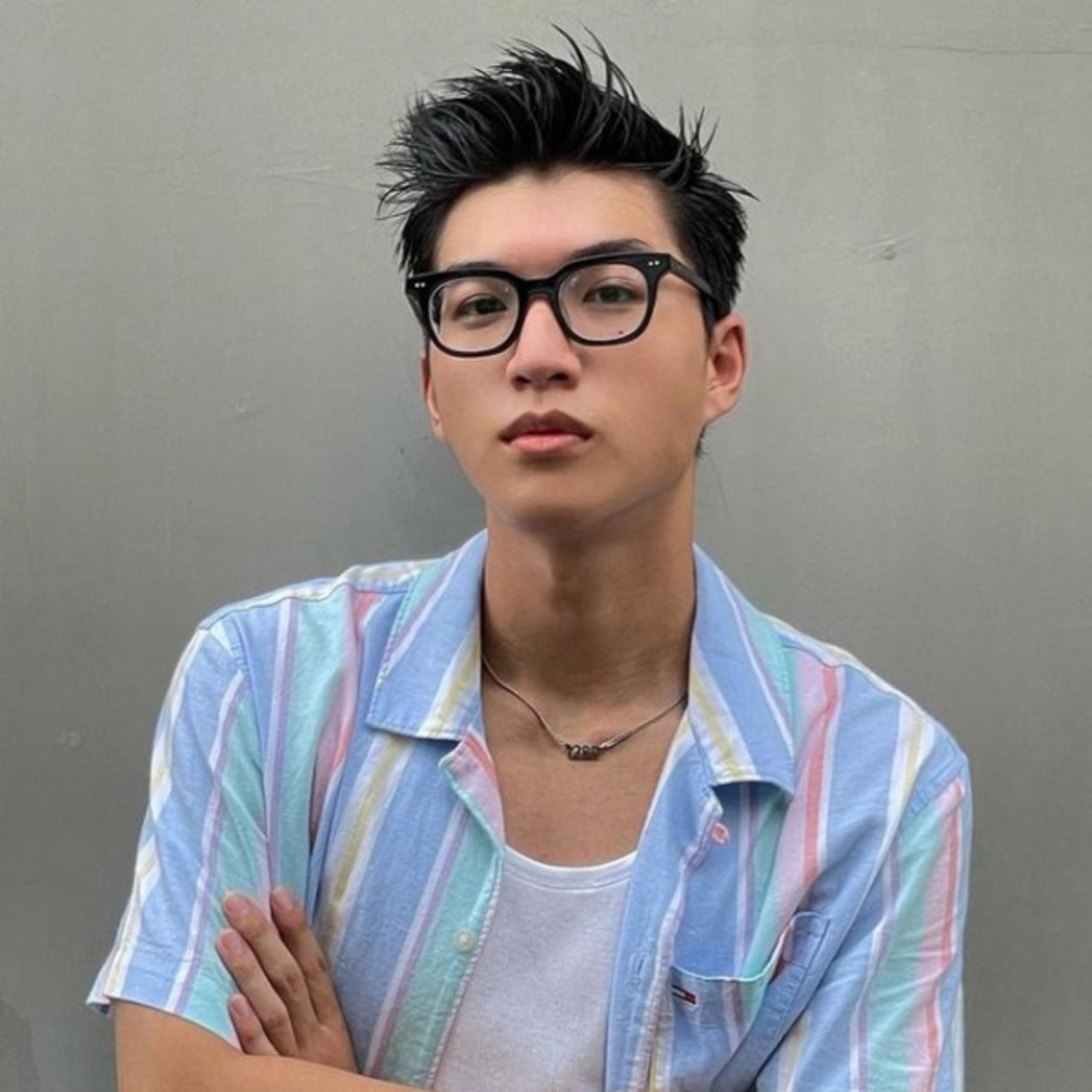 HIEUTHUHAI qua cam thường: Nhan sắc 'trần trụi' gây sốt episode artwork