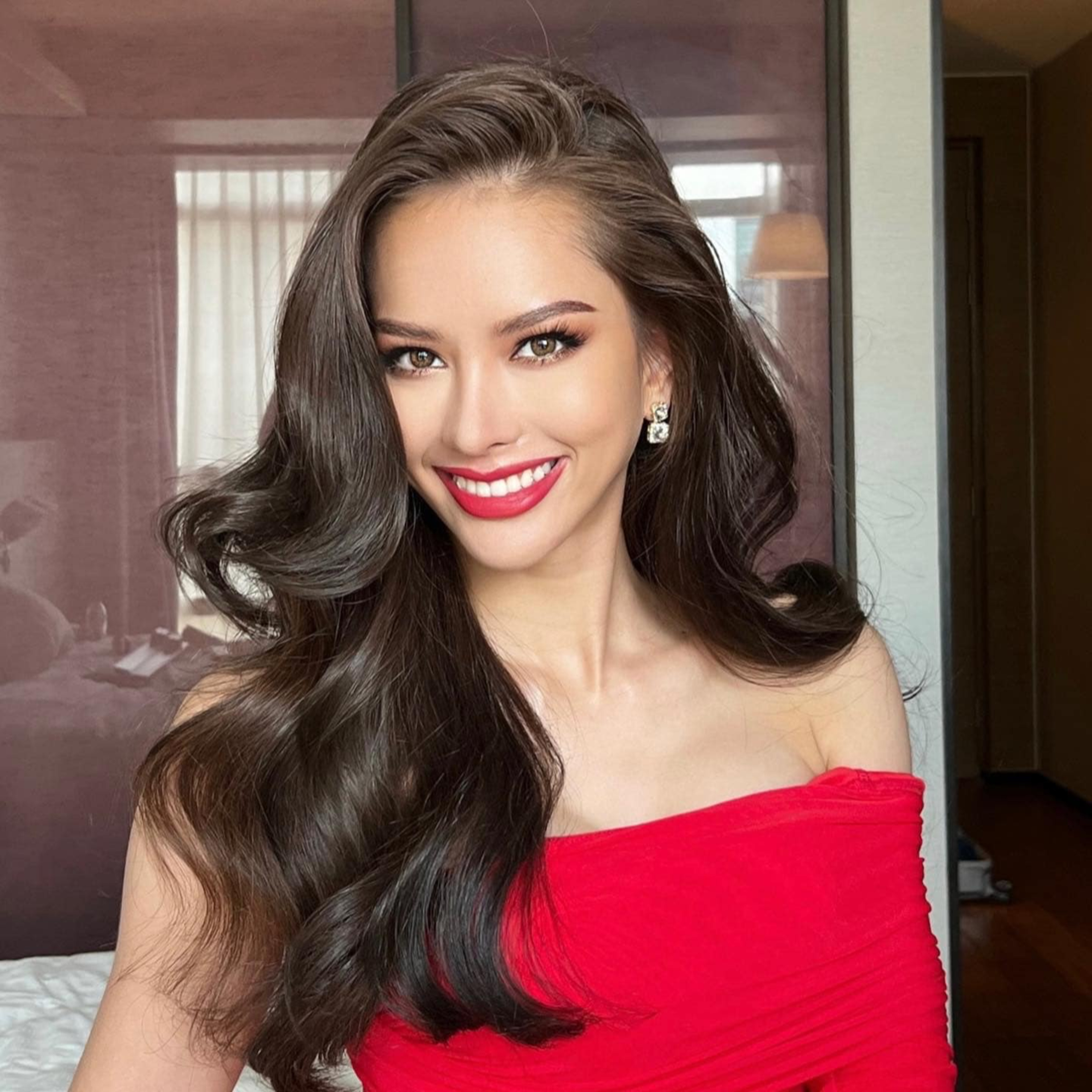 han sắc Miss Universe Thailand - "Hoa hậu lớn lên từ bãi rác", đối thủ sắp tới của Ngọc Châu episode artwork