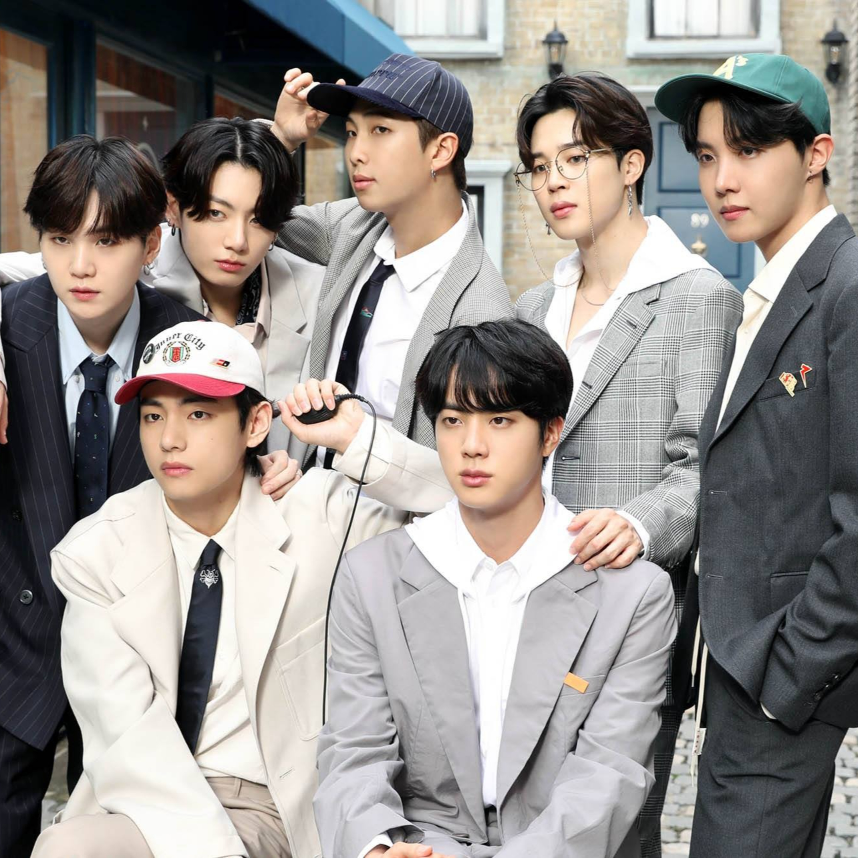 BTS lọt TOP 1 bảng xếp hạng danh giá, BLACKPINK ‘ra chuồng gà’ vì lý do khó hiểu episode artwork