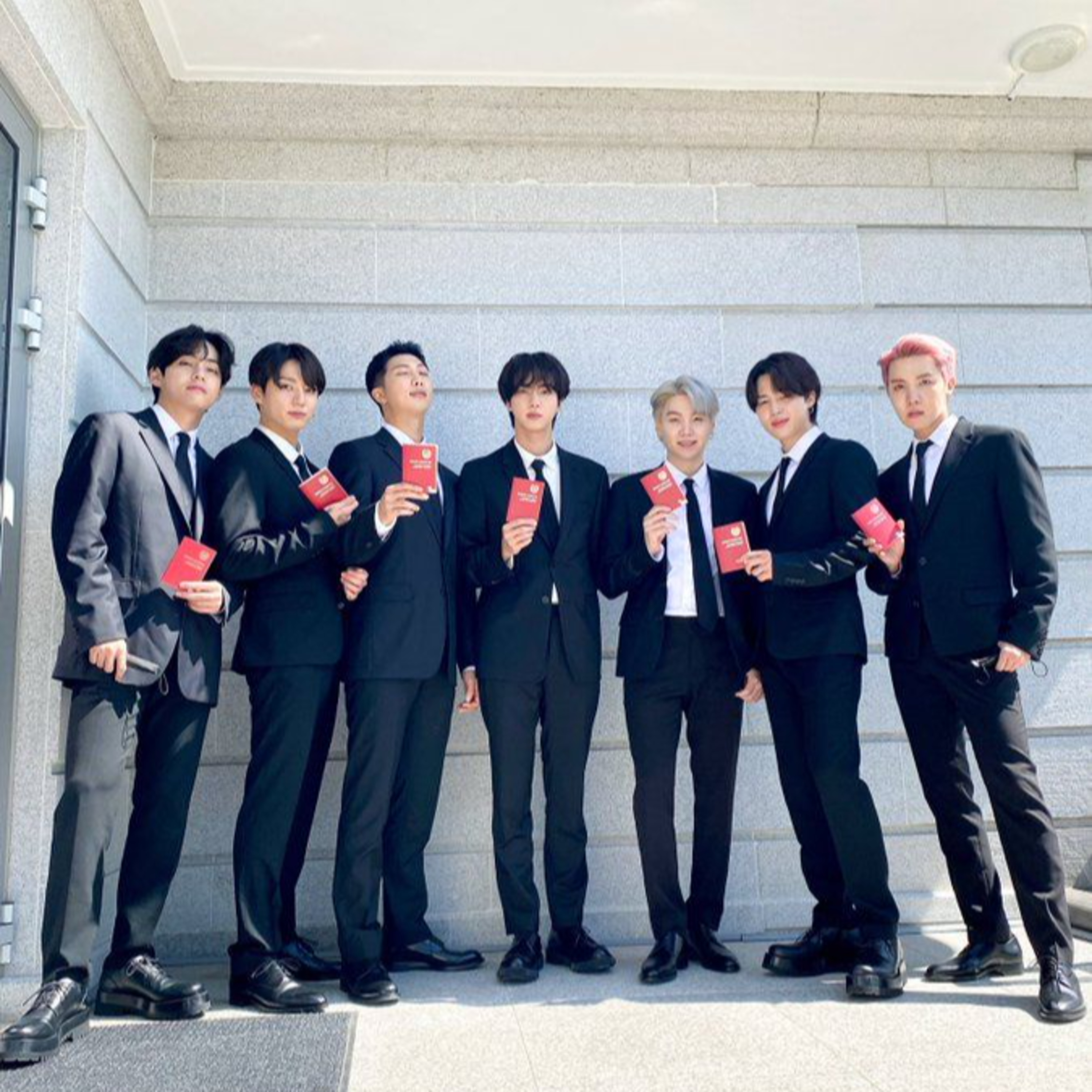 BTS và tất tần tật mọi thông tin về màn comeback rực lửa vào tháng 8 episode artwork