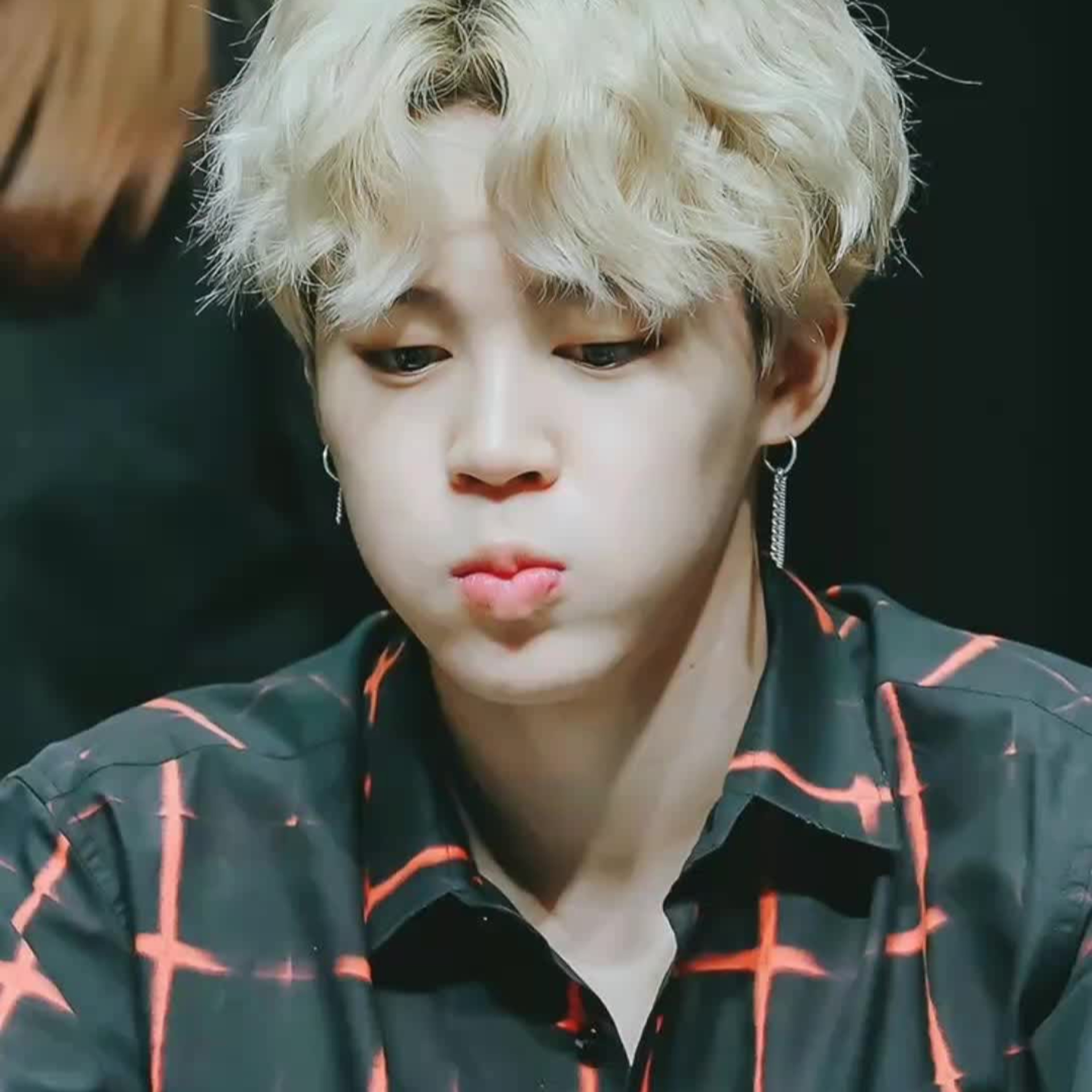 Jimin (BTS) - Quá khứ cực khổ, nỗ lực bền bỉ để trở thành “thần tượng của các thần tượng” episode artwork