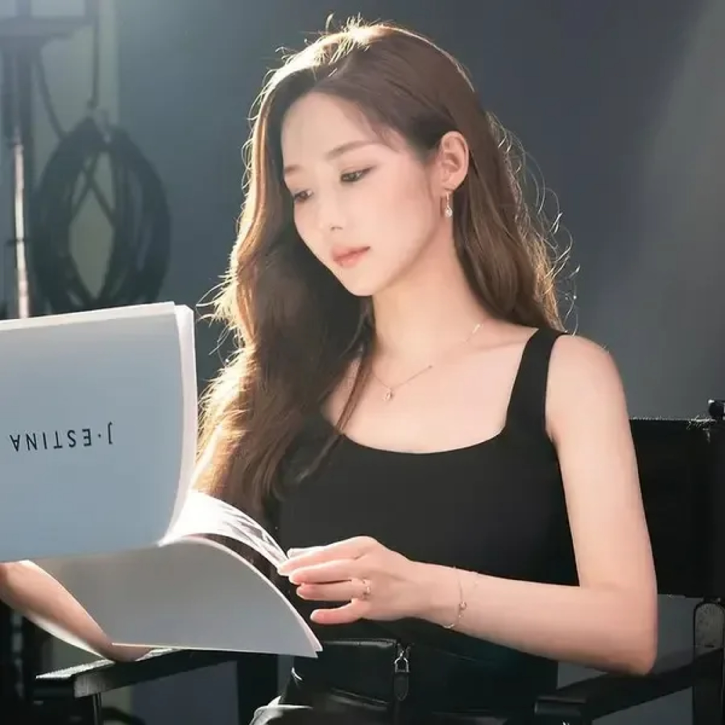 Park Min Young xuống sắc không phanh, loạt ảnh mới khiến fan giật mình episode artwork