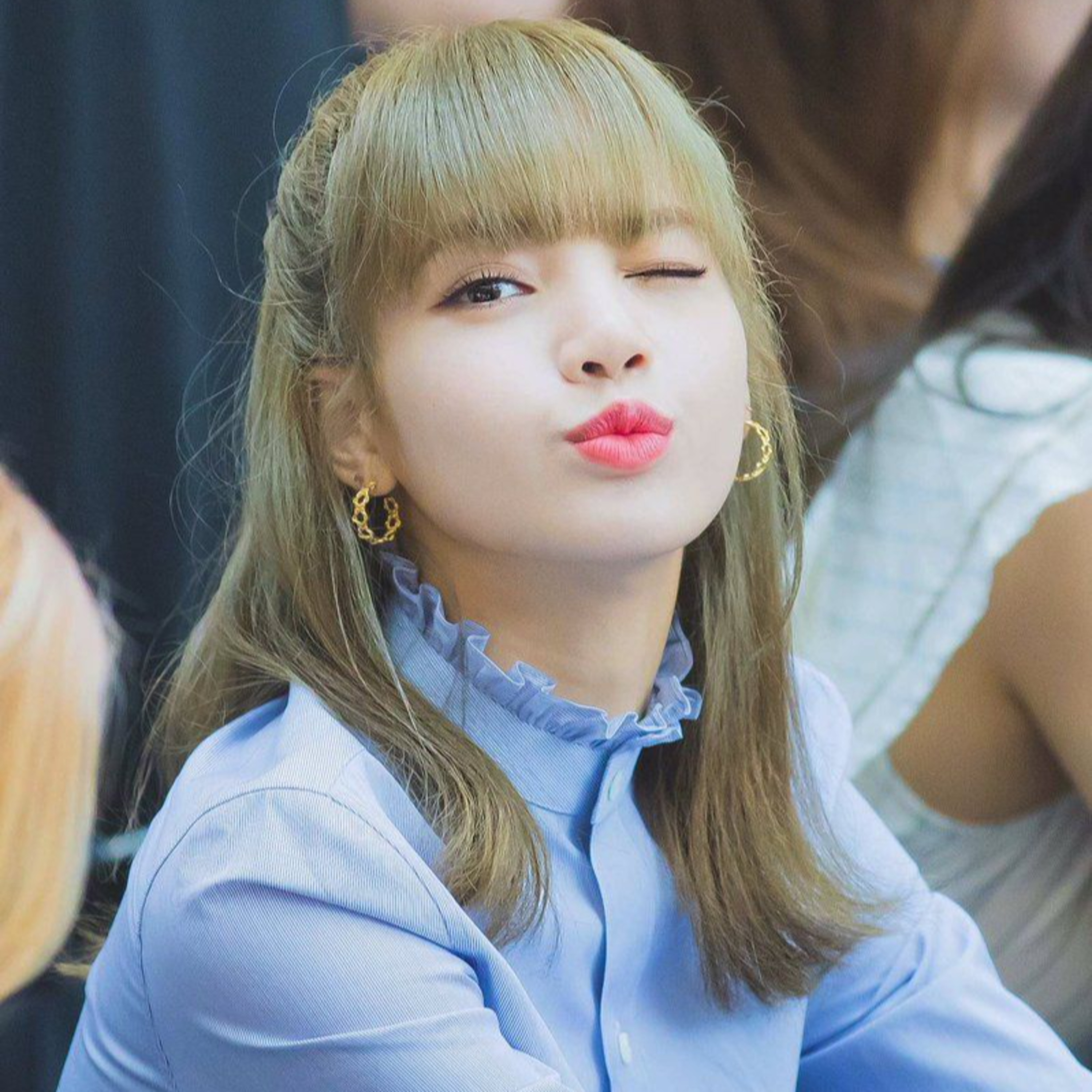 Lisa (BLACKPINK) bất ngờ có động thái lạ trước thềm comeback: 10 triệu fan nháo nhào episode artwork