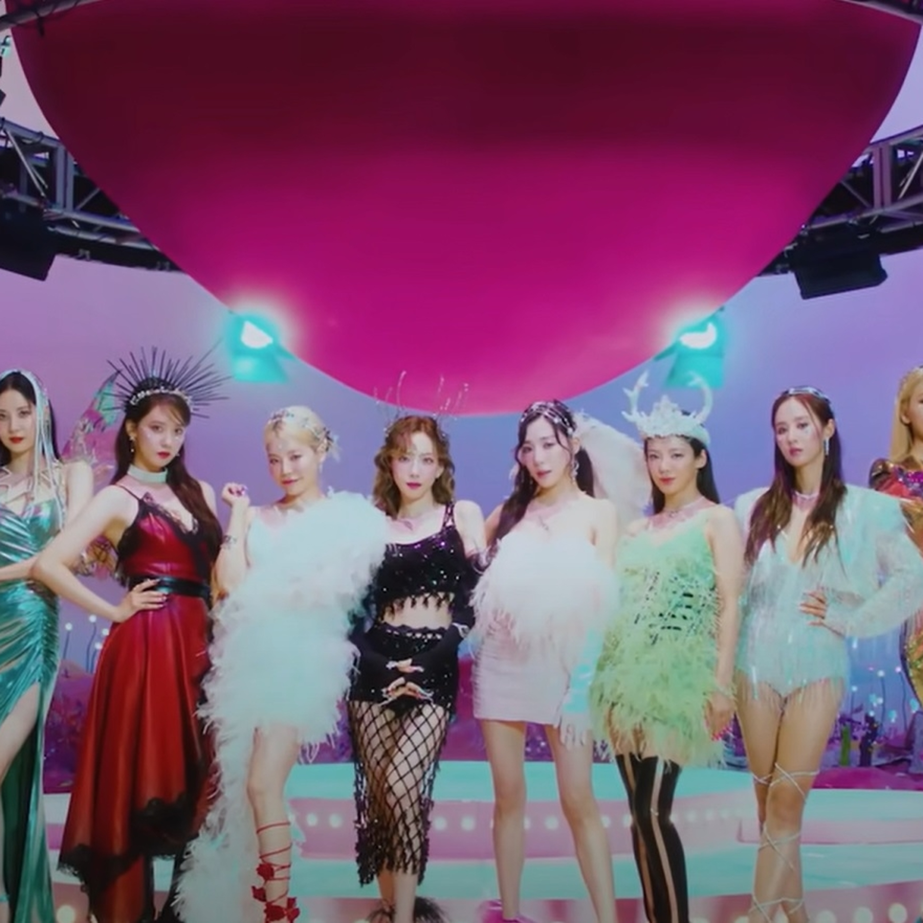SNSD tiếp tục ‘thả thính’ về màn comeback sắp tới: 8 nữ hoàng khiến fan ‘đứng ngồi không yên’ episode artwork