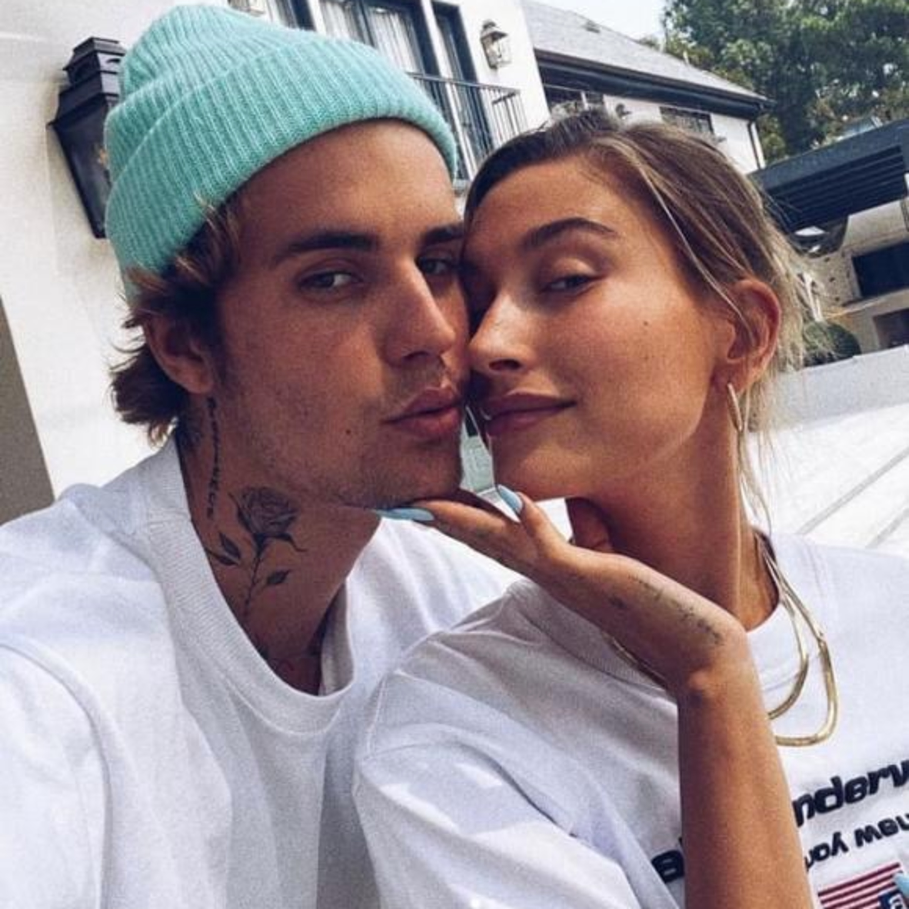 Vợ Justin Bieber tái xuất sau "biến cố" sức khỏe: Thân hình đáng báo động episode artwork