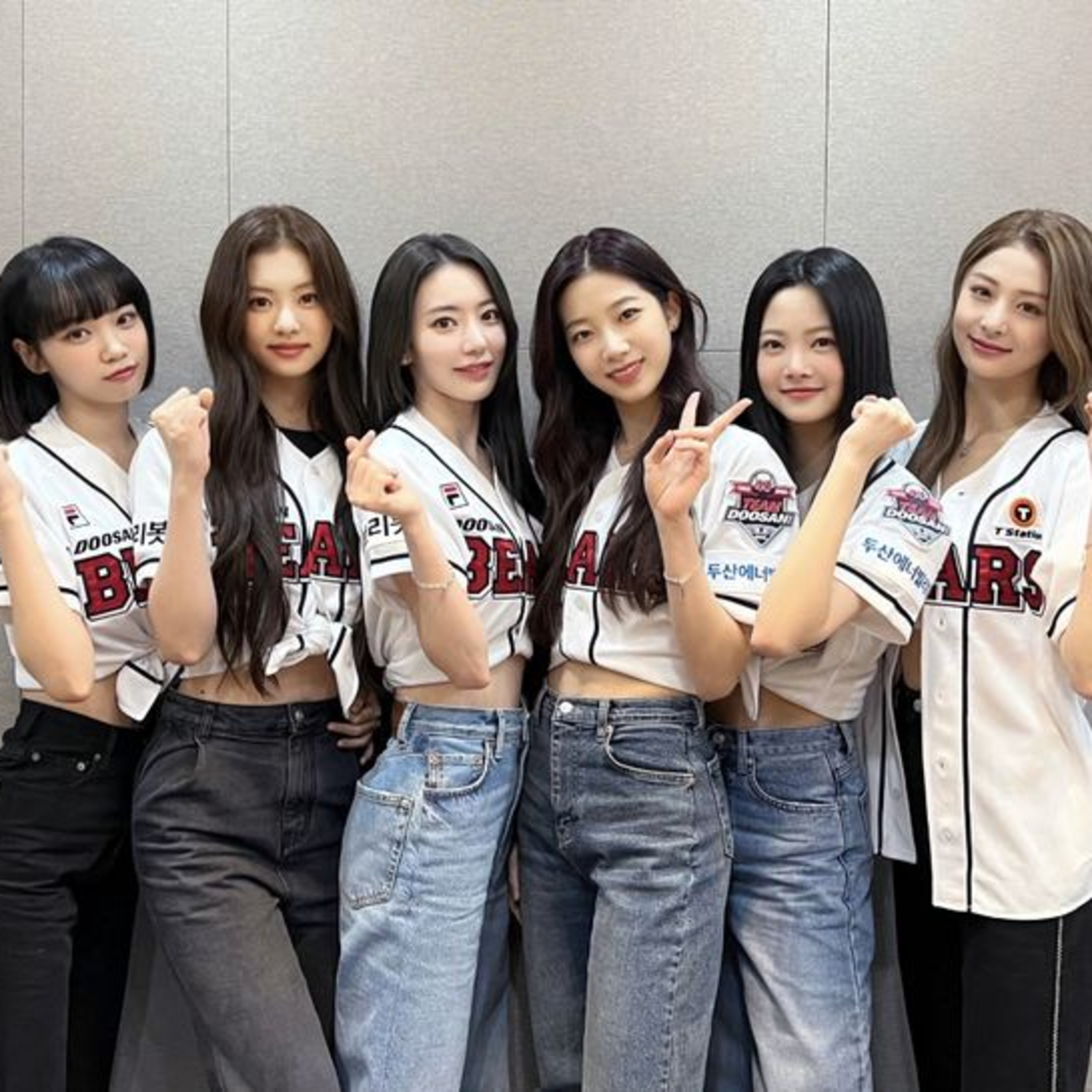 NewJeans và LE SSERAFIM: 2 "em gái BTS" bị đặt lên bàn cân so sánh, ai hơn ai? episode artwork