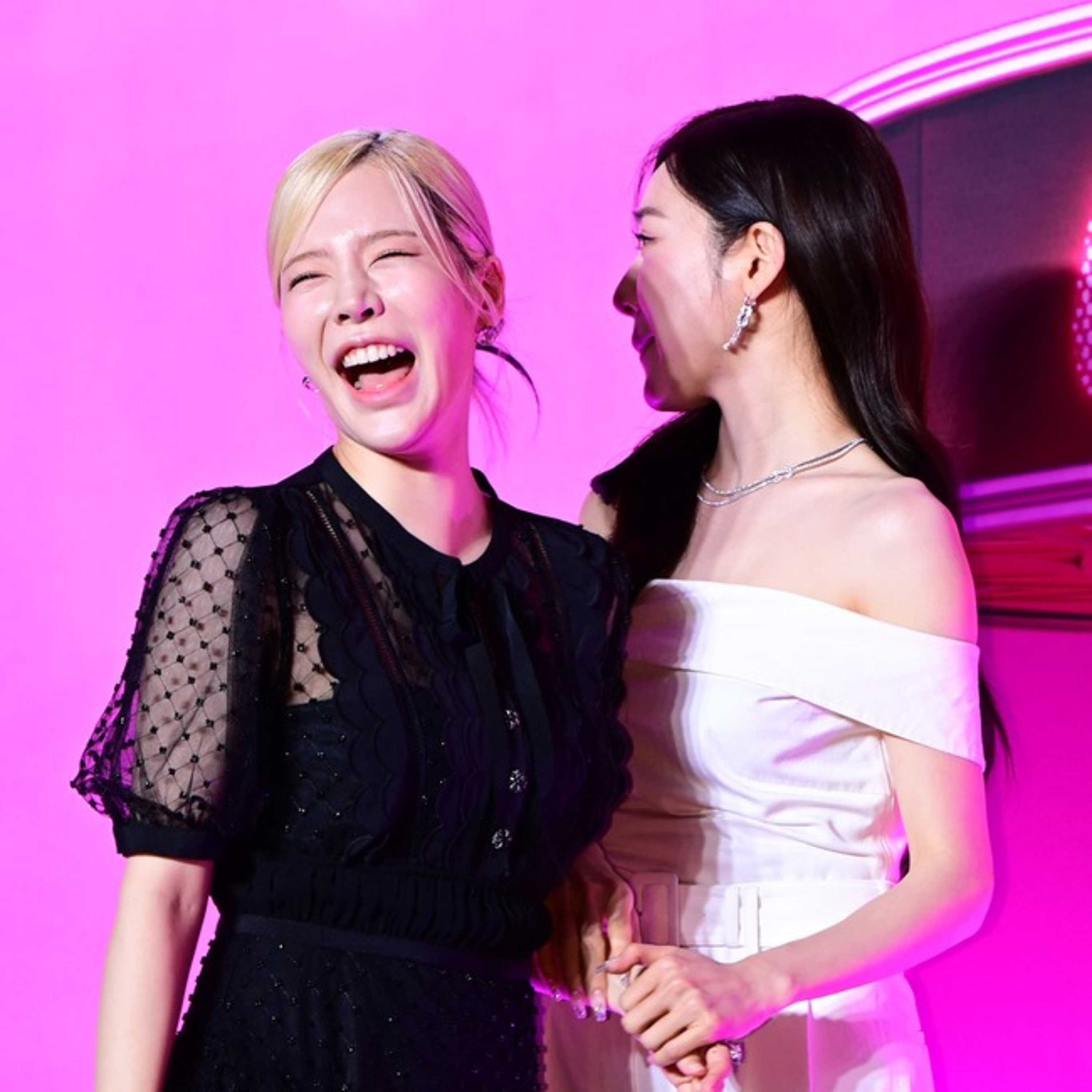 SNSD nhuộm hồng sân khấu kỷ niệm 15 năm debut, gây xúc động với màn đoàn viên đủ cả 8 mảnh ghép episode artwork