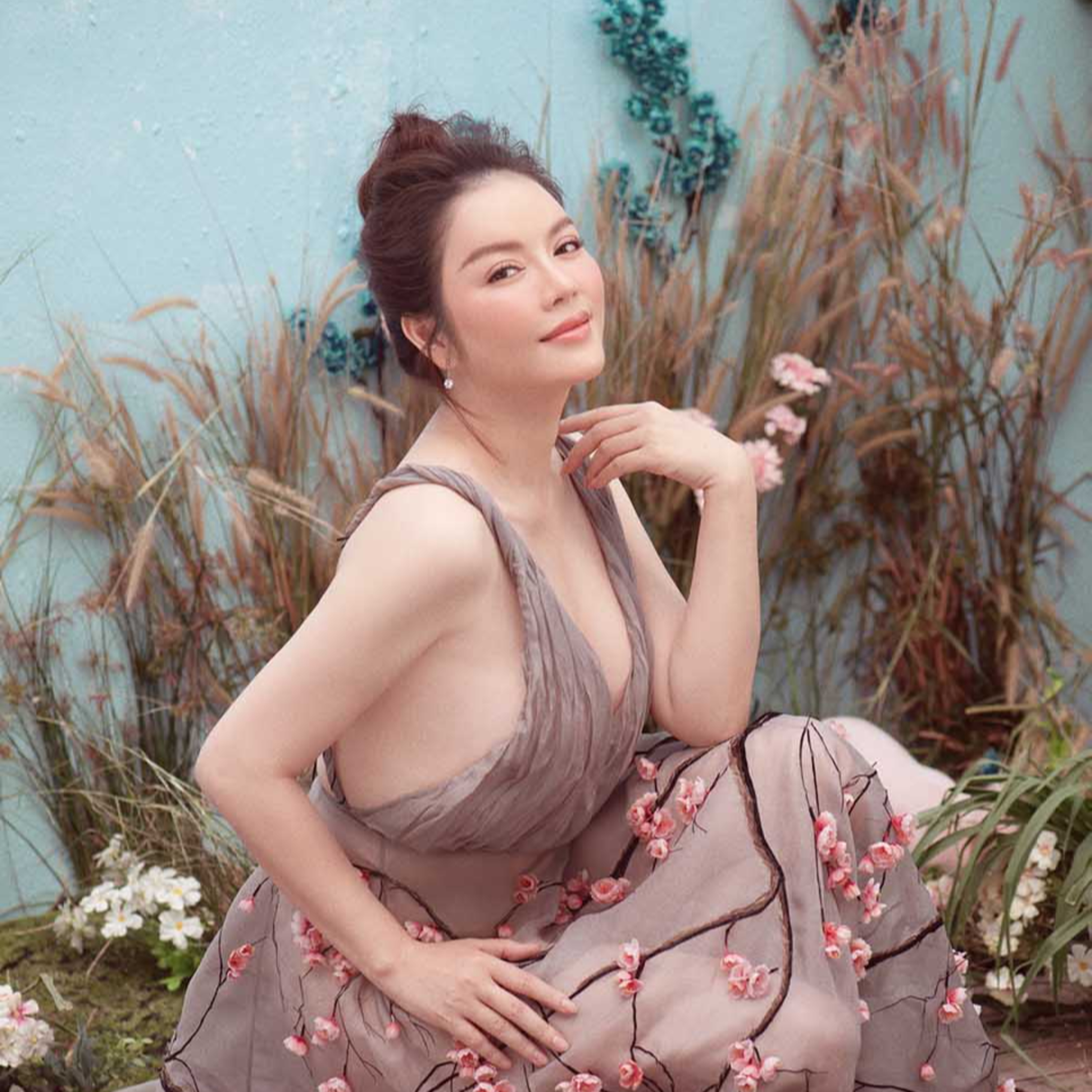 Lý Nhã Kỳ “hồ sơ tình ái” - Mối tình 9 năm với đại gia bậc nhất SG, tin đồn tiểu tam, cặp trai trẻ episode artwork
