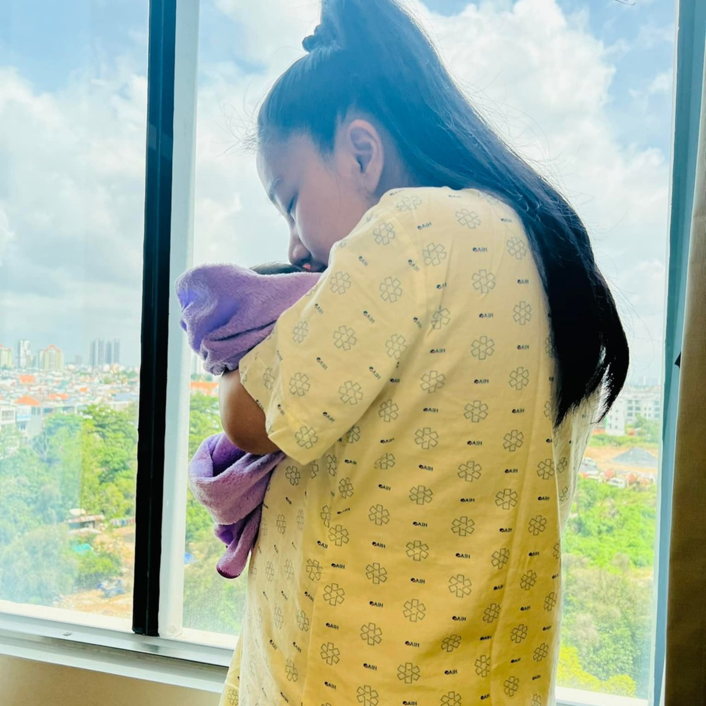 Vợ Lê Dương Bảo Lâm thông báo xuất viện, con trai thứ 3 sức khỏe ổn định sau ca phẫu thuật episode artwork