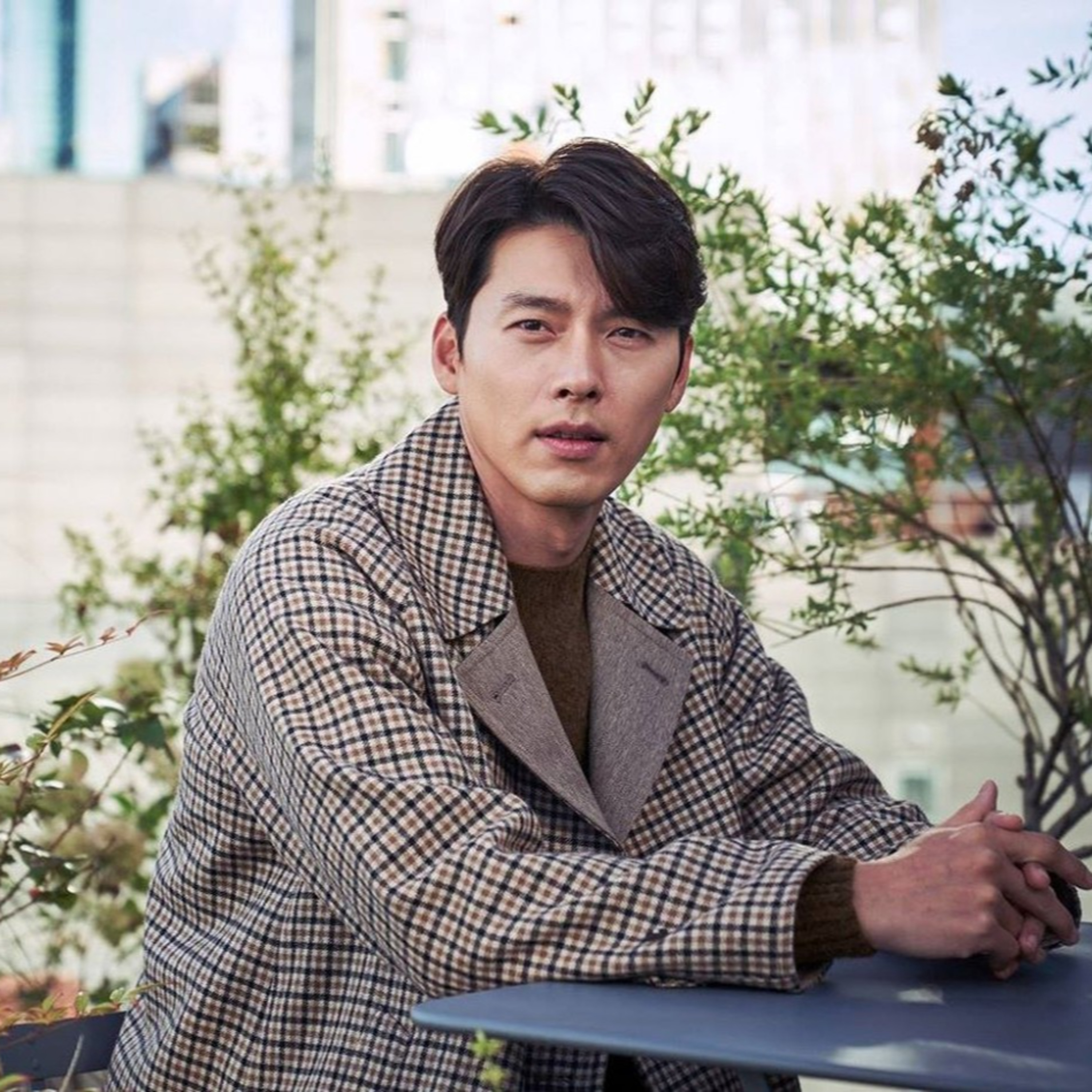 Hyun Bin xuất hiện với ngoại hình già nua xuống sắc, fan than trời vì không nhận ra  episode artwork