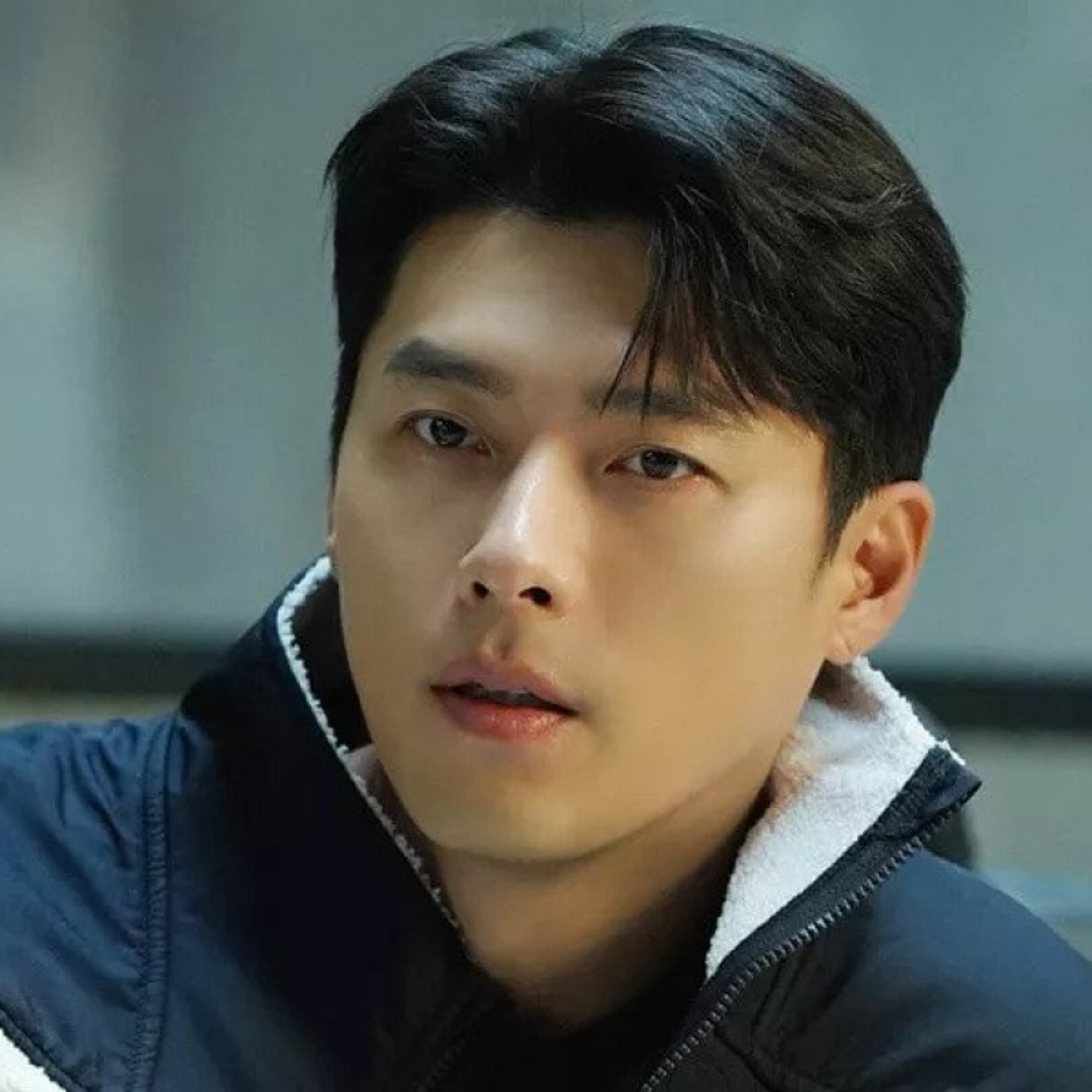 Hyun Bin bị “team qua đường” chụp lén, nhan sắc “ông bố tương lai” ra sao? episode artwork