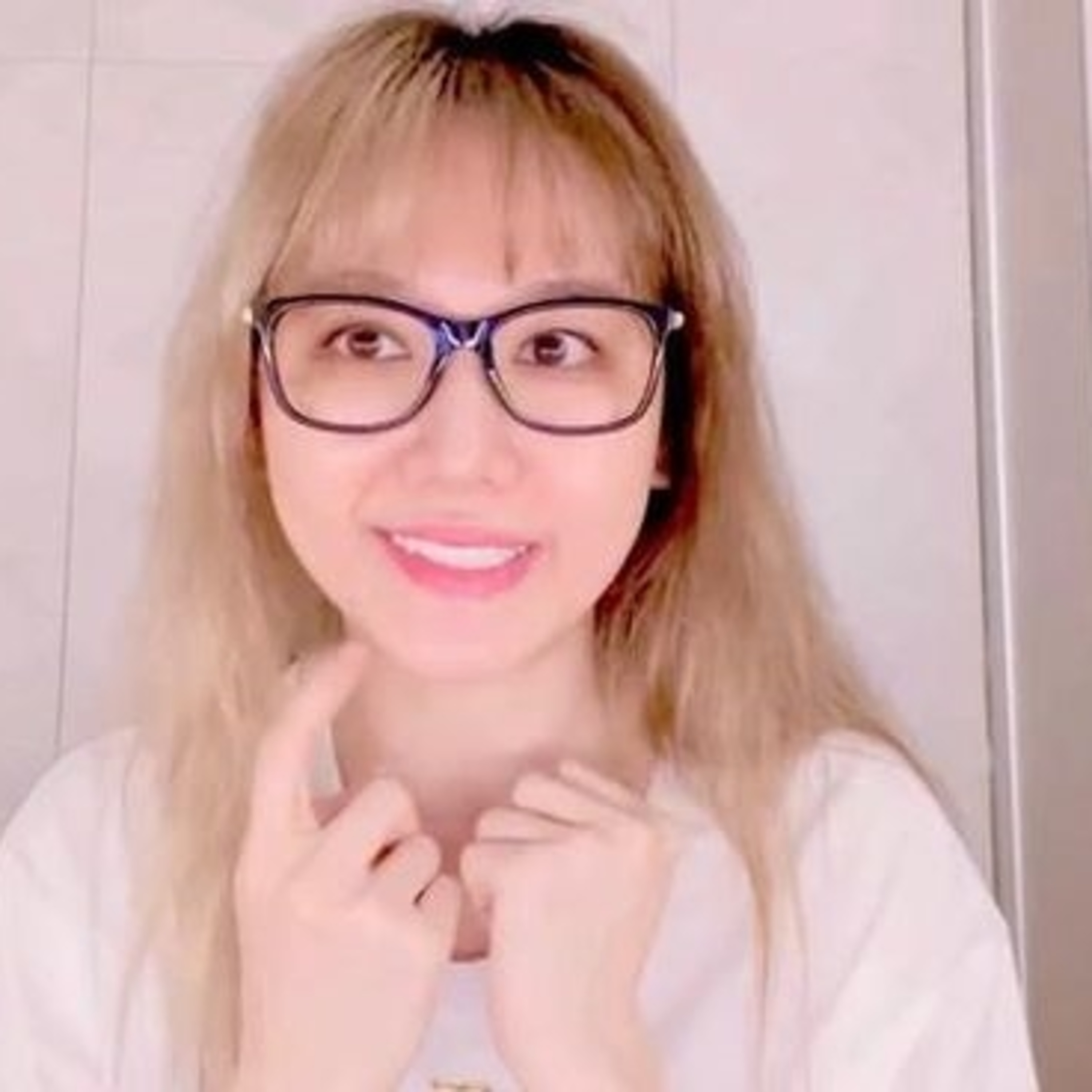 Hari Won hào hứng tập tạ sau khi thông báo bị liệt nửa mặt, fan khuyên nên nghỉ ngơi episode artwork