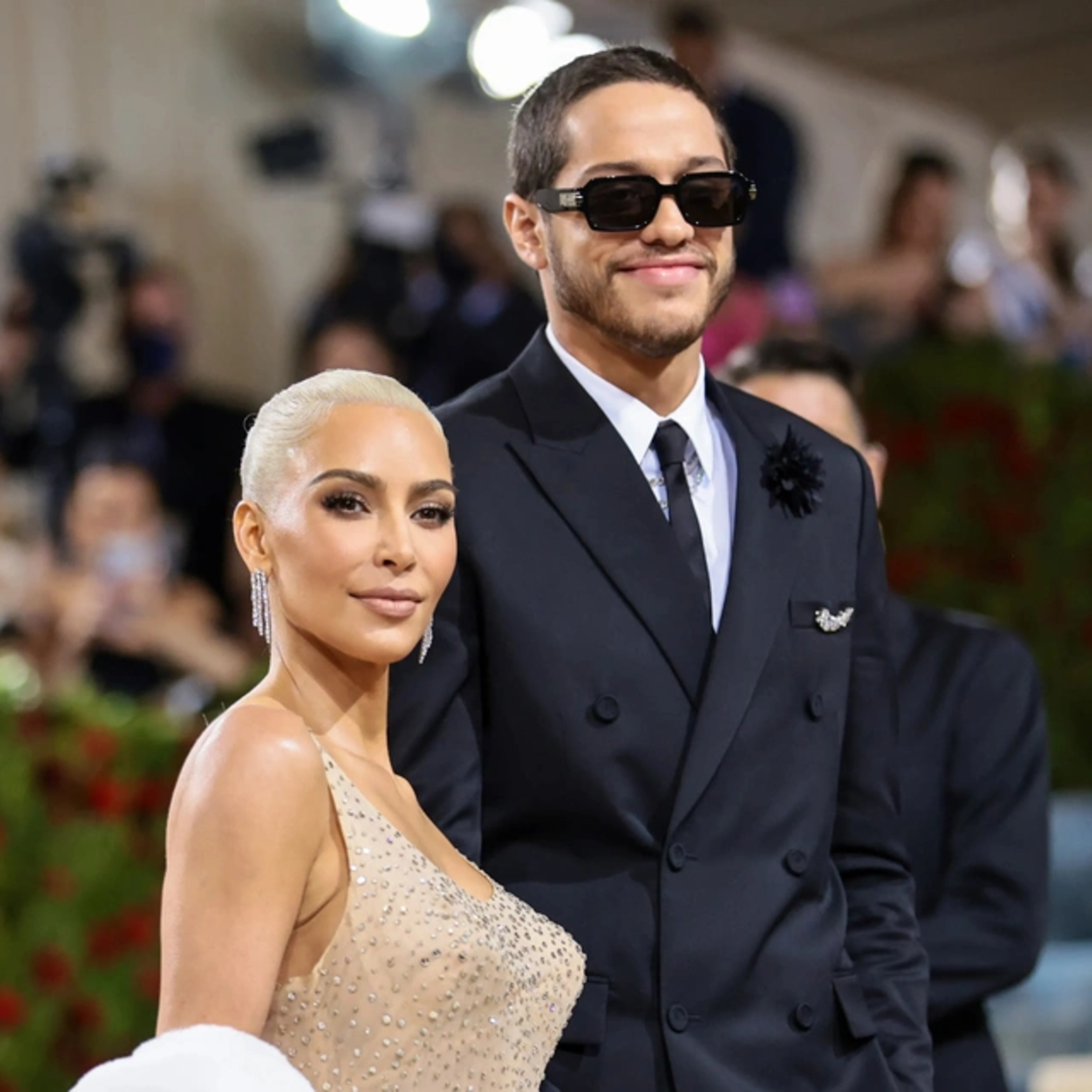 Kim Kardashian chia tay tình trẻ kém 13 tuổi sau 9 tháng hẹn hò vì 1 lý do episode artwork