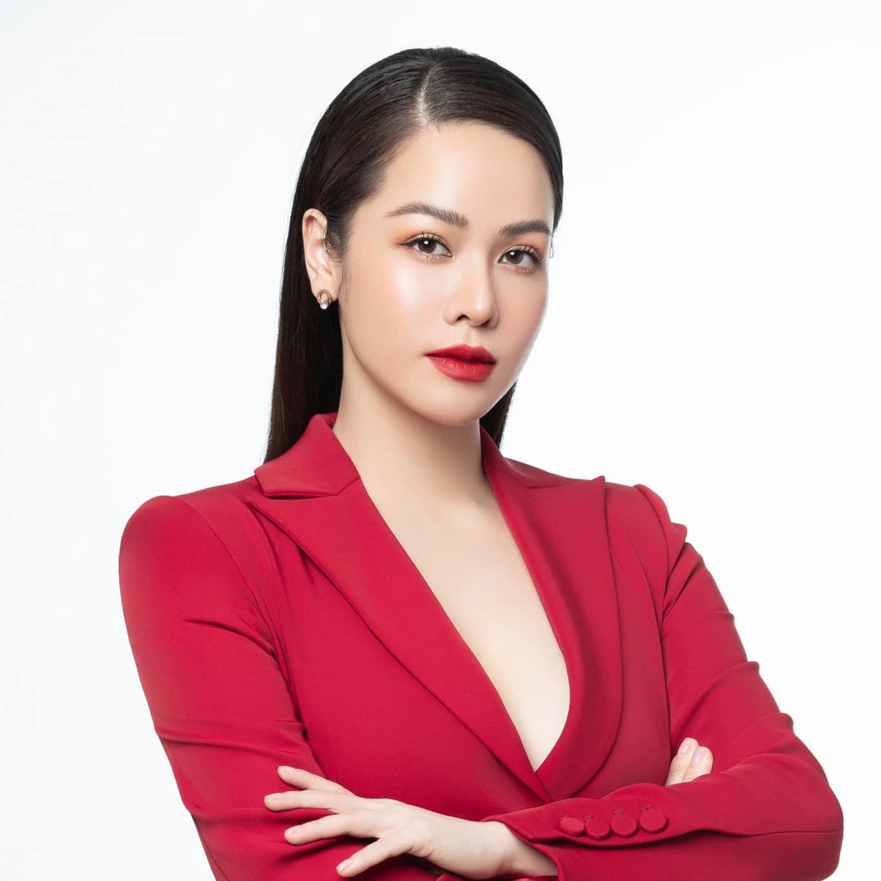 Nhật Kim Anh để lộ “hint” ngủ chung cùng chồng cũ vì con trai trong chuyến du lịch Singapore episode artwork