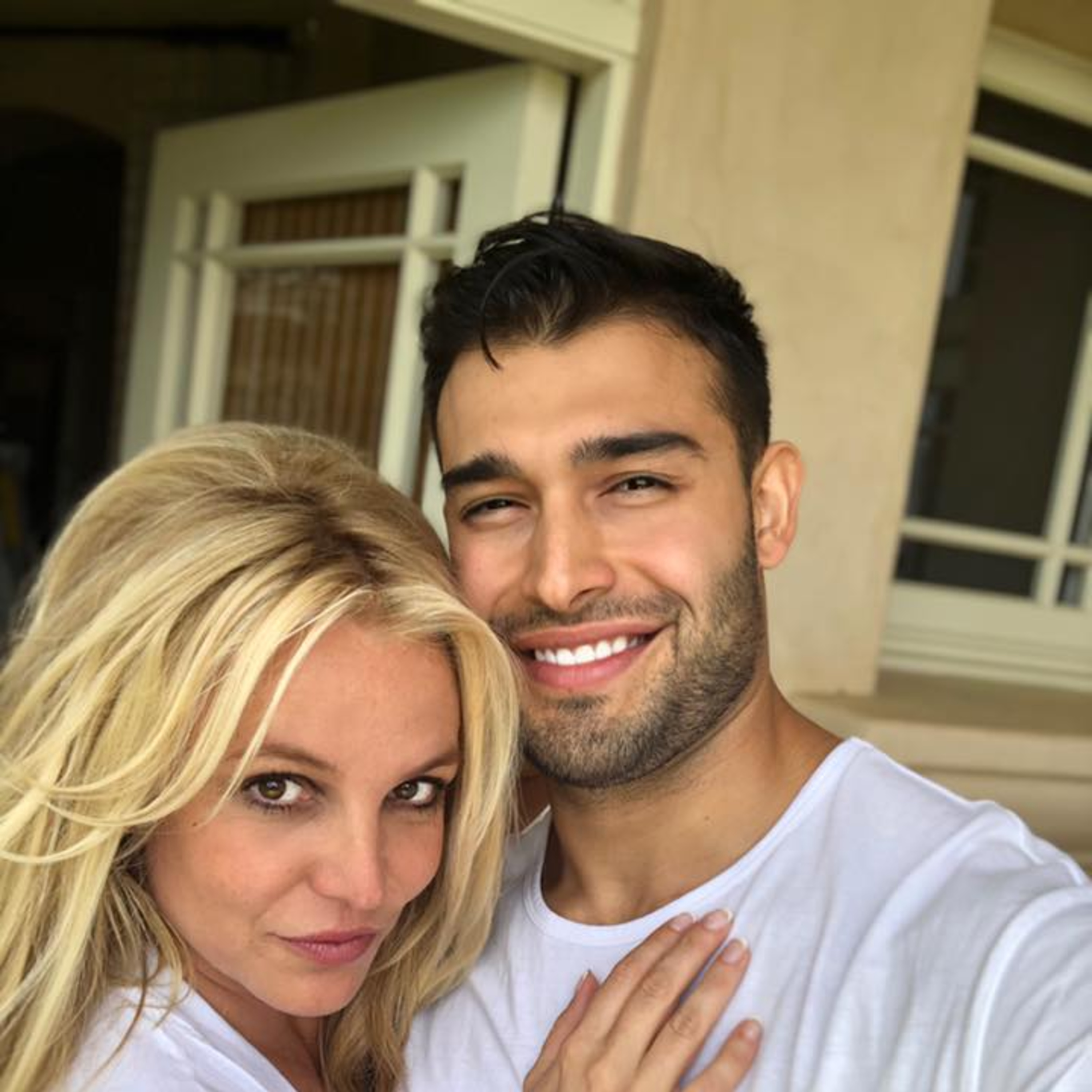Britney Spears chưa thể sống yên ổn vì bố ruột liên tục tìm cách quấy rối episode artwork