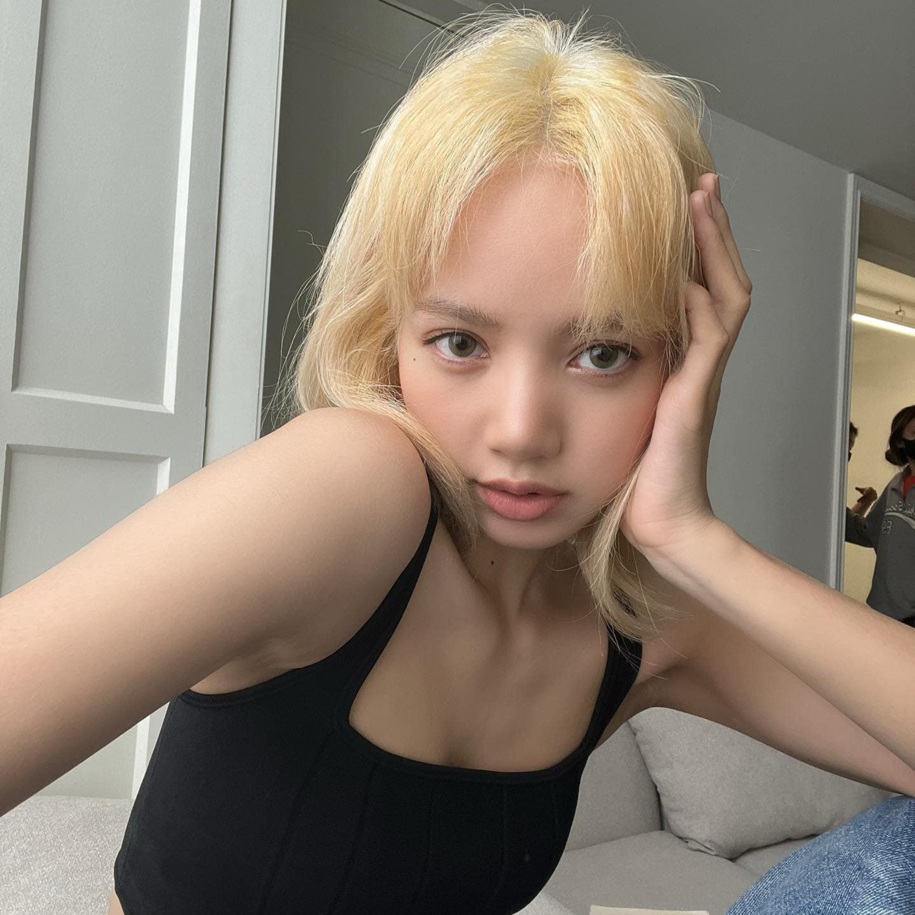 Lisa (BLACKPINK) lộ tình trạng sức khỏe đáng lo ngại trước thềm comeback, fan lo sốt vó episode artwork