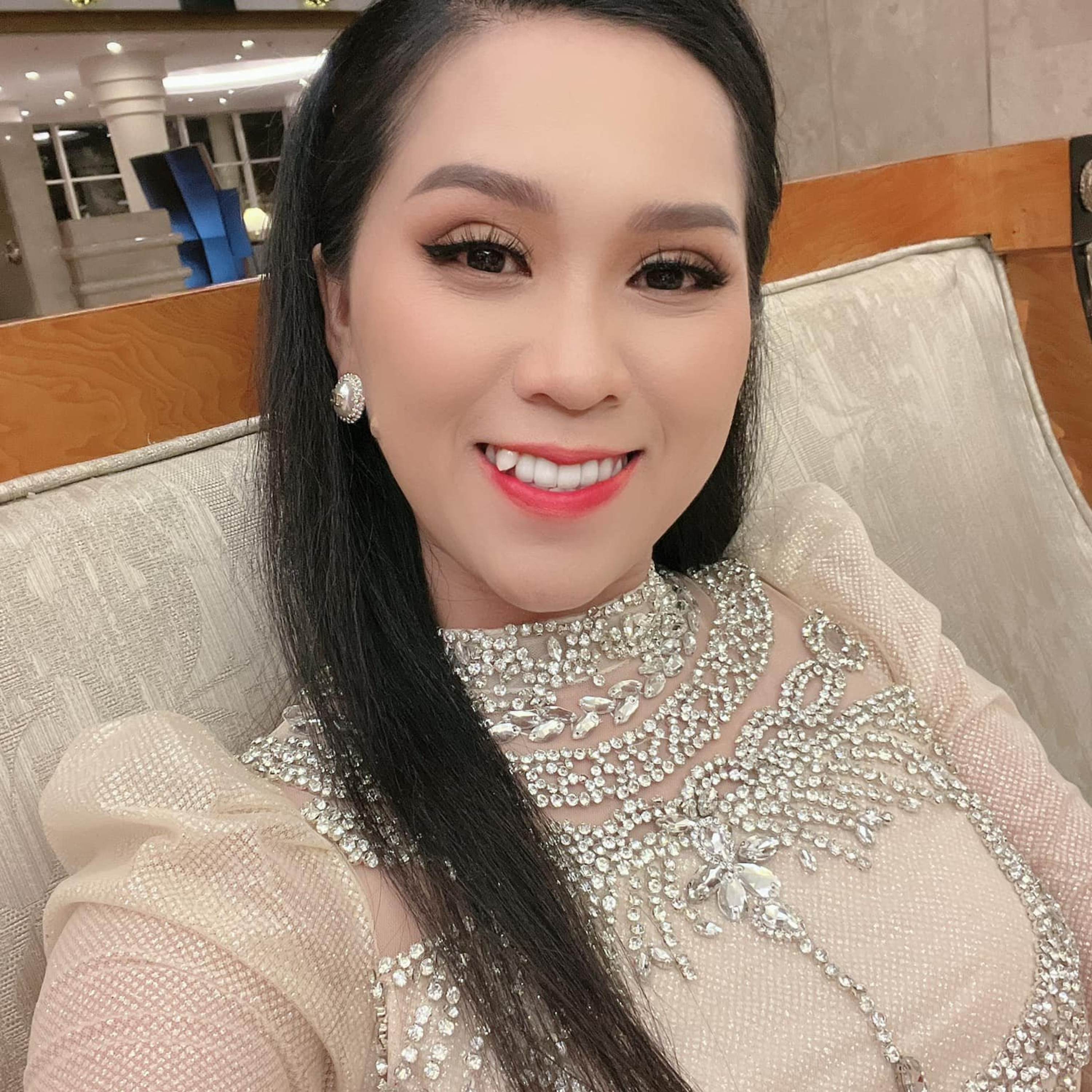 Hồng Phượng: Xuất thân là con nhà nòi nghệ thuật, từng không dám nhận mình là cháu ruột Vũ Linh episode artwork