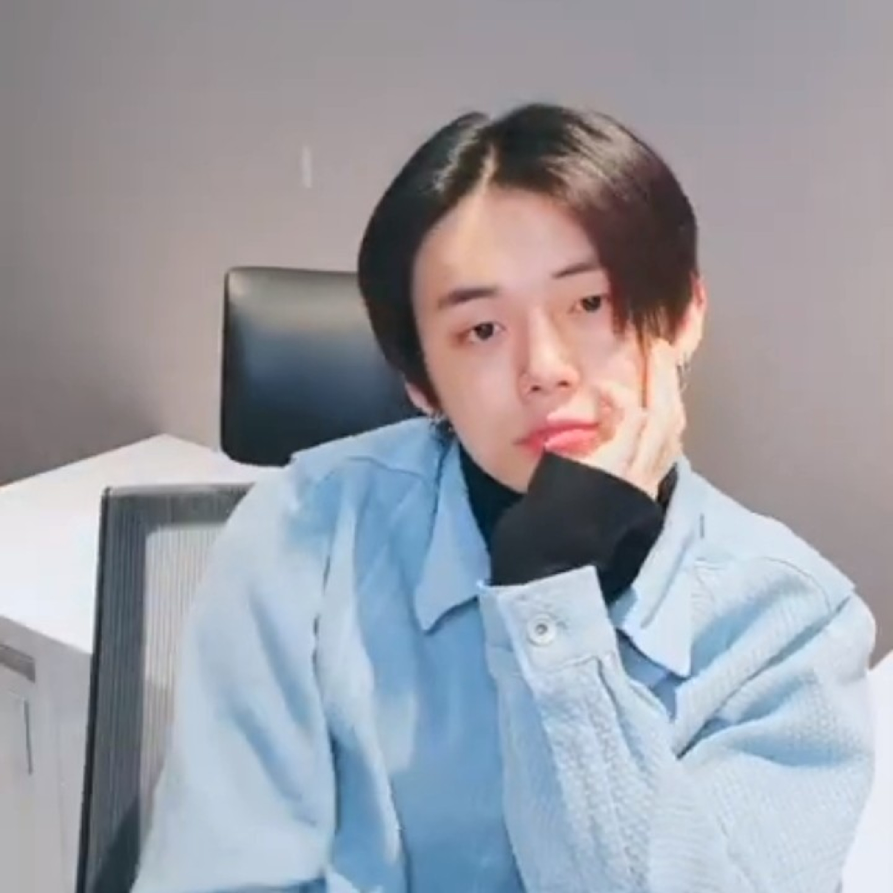 Yeonjun VLive 271121 episode artwork